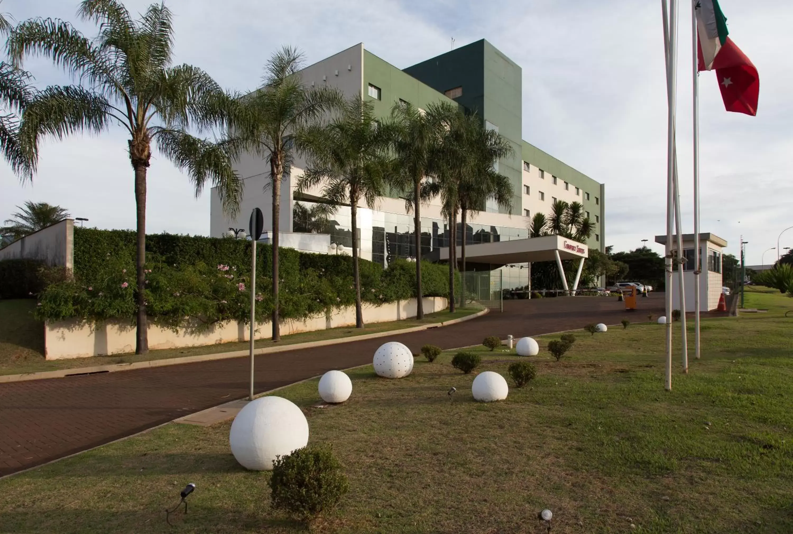 Facade/entrance, Property Building in Comfort Suites Londrina