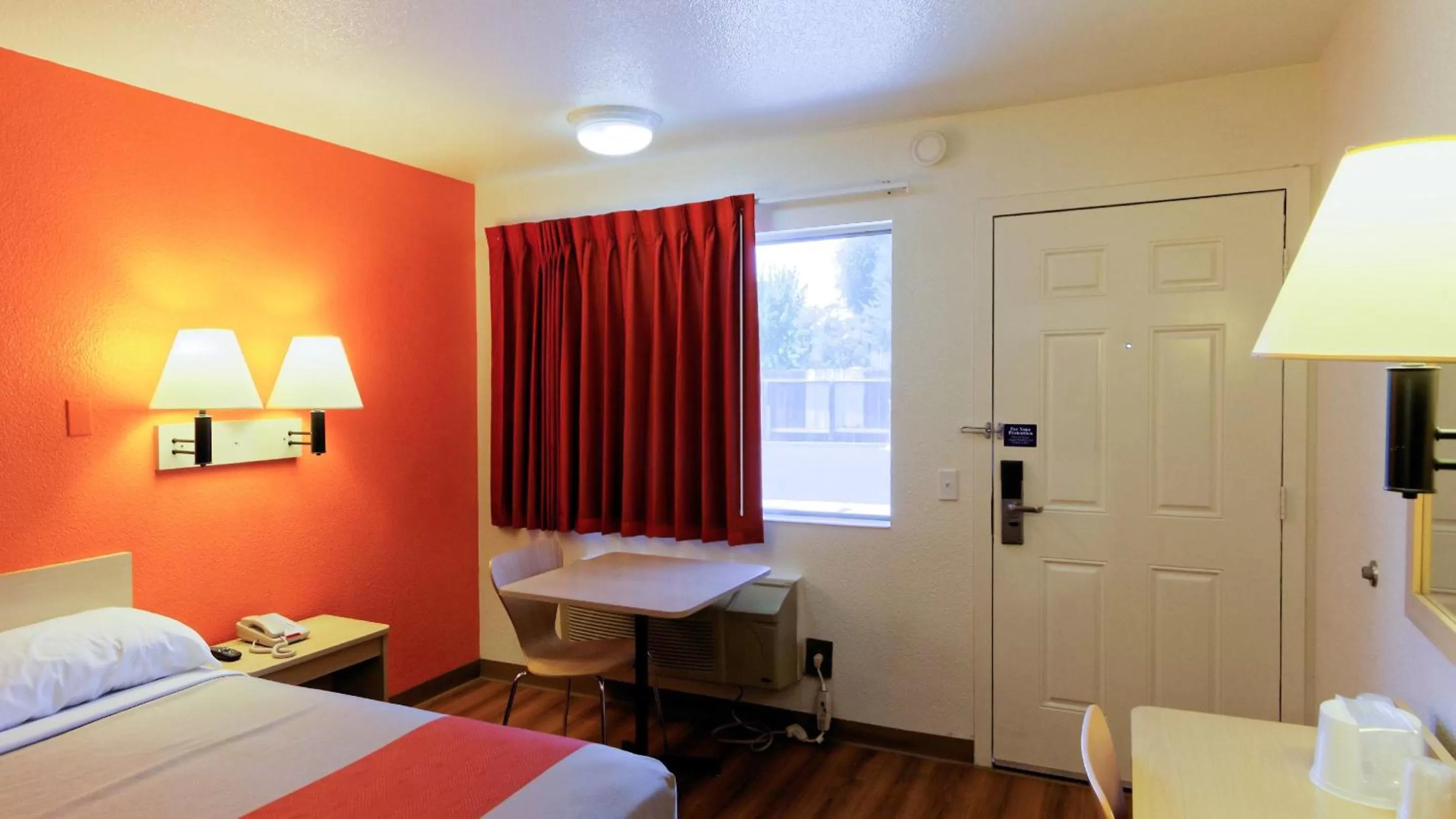 TV and multimedia, Bed in Motel 6-Chico, CA