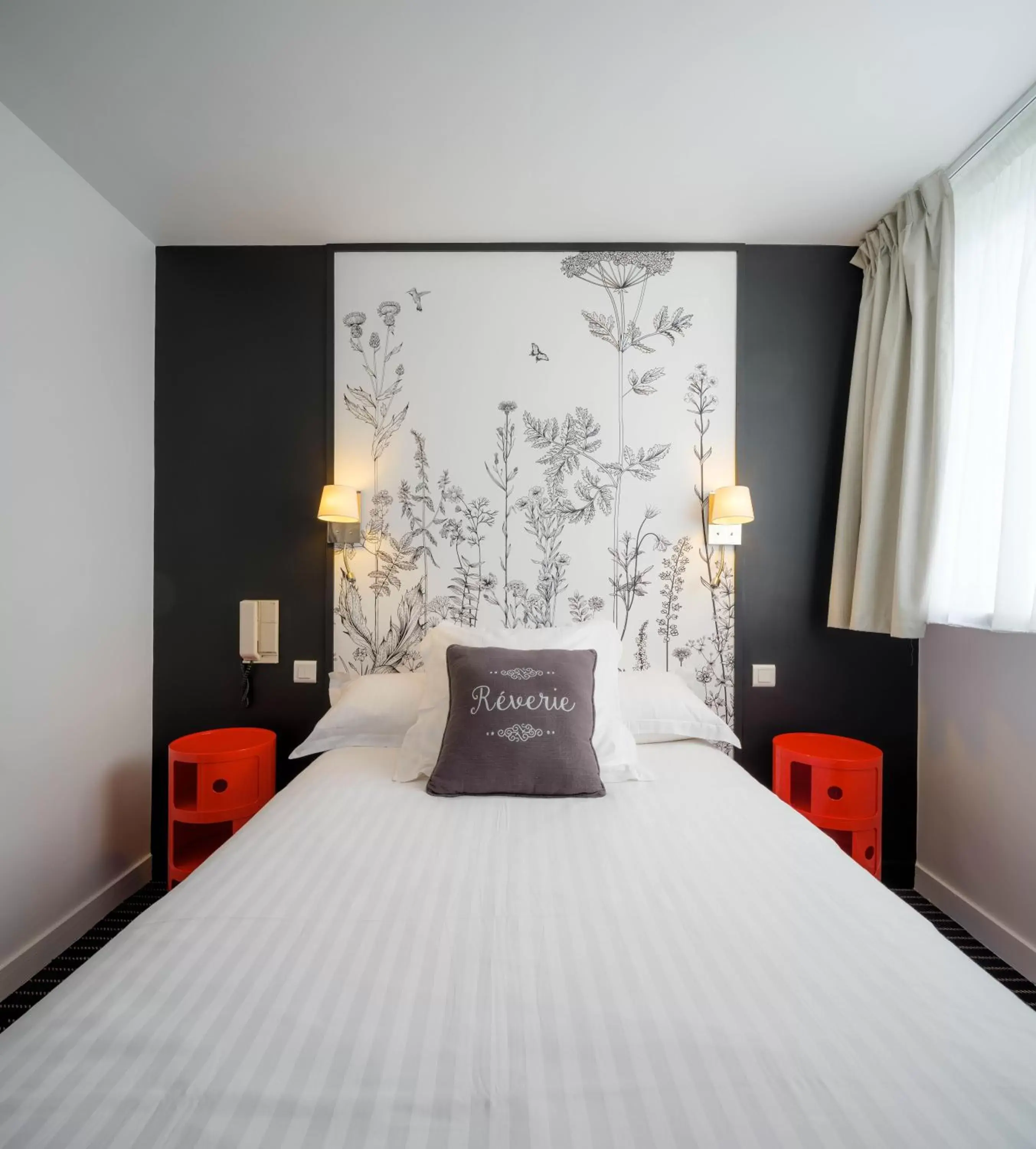 Bedroom, Bed in Hôtel La Résidence des Artistes