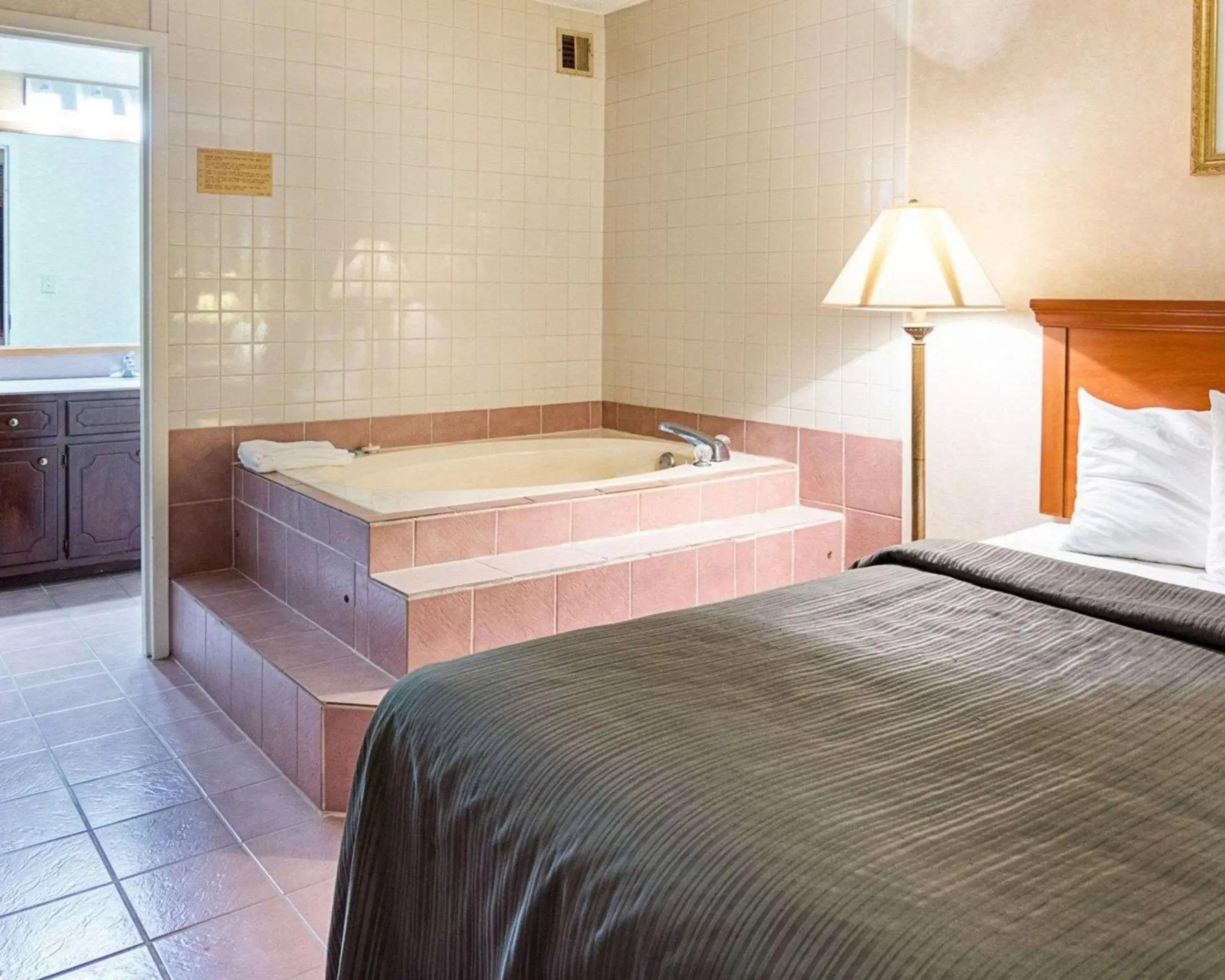 Photo of the whole room, Bed in Quality Inn Petersburg Fort Lee Area Photo of the whole room, Bed in Quality Inn Petersburg Fort Lee Area