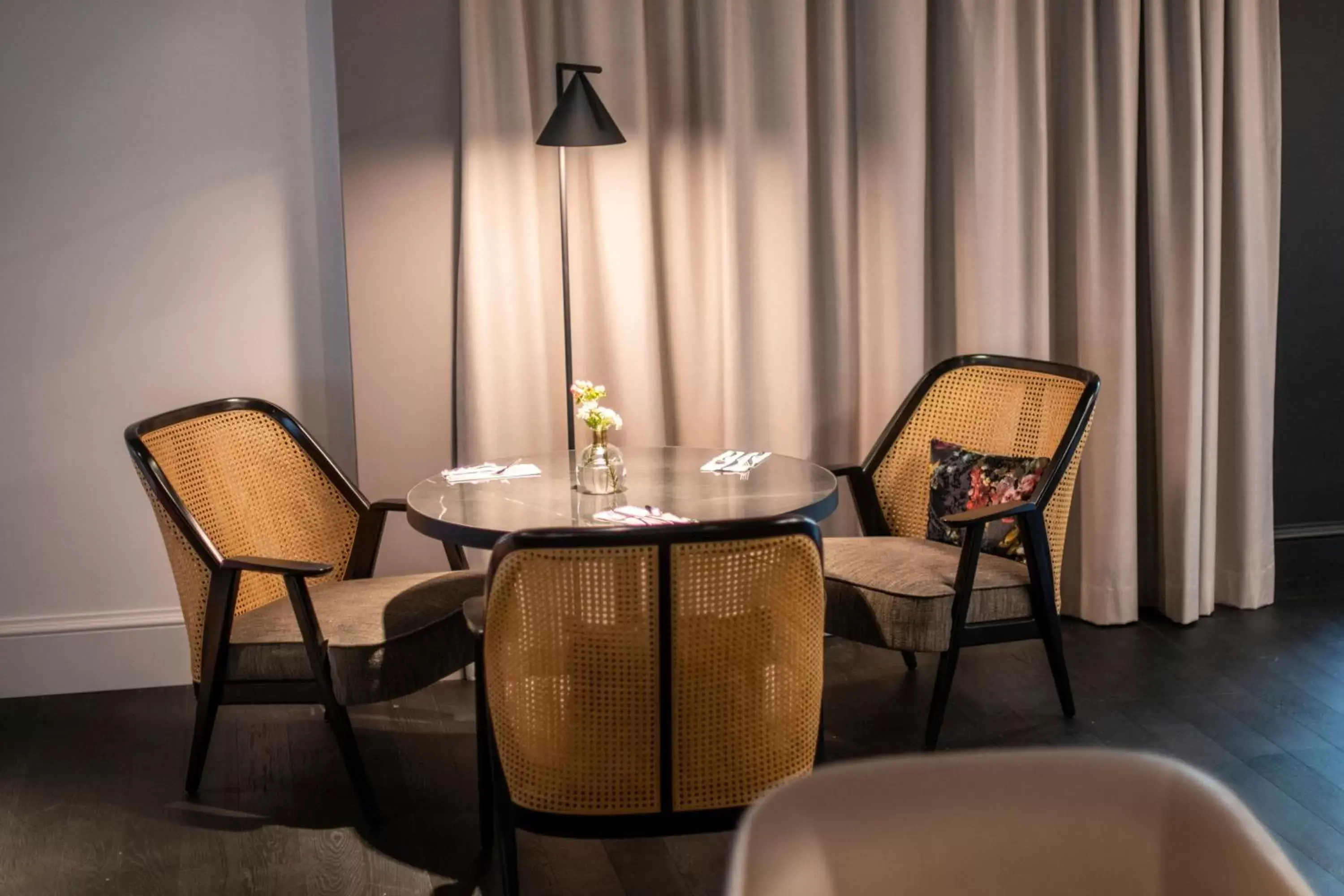 Lounge or bar, Seating Area in Renaissance Brussels Hotel