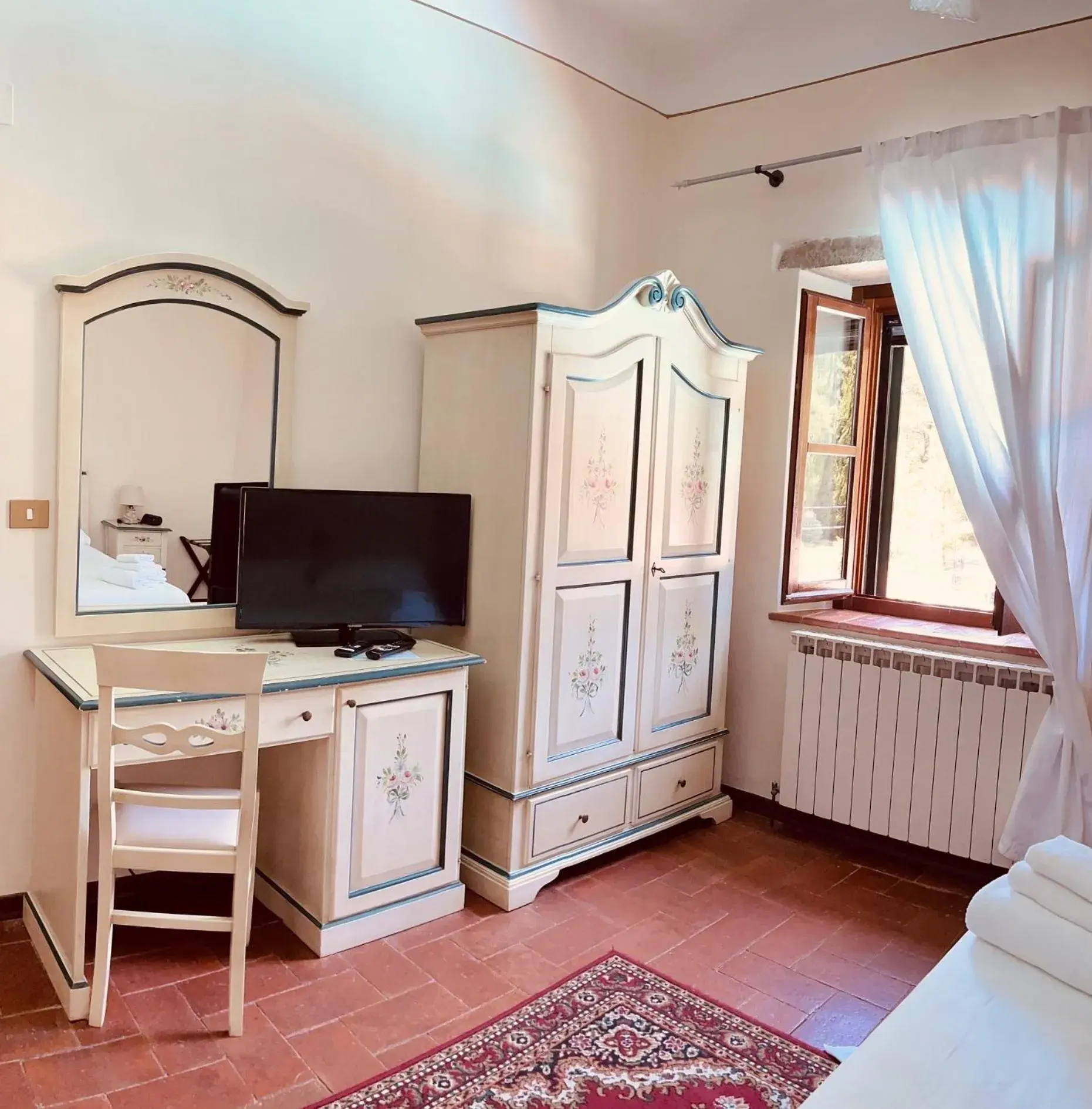 Bedroom, TV/Entertainment Center in Villa Schiatti