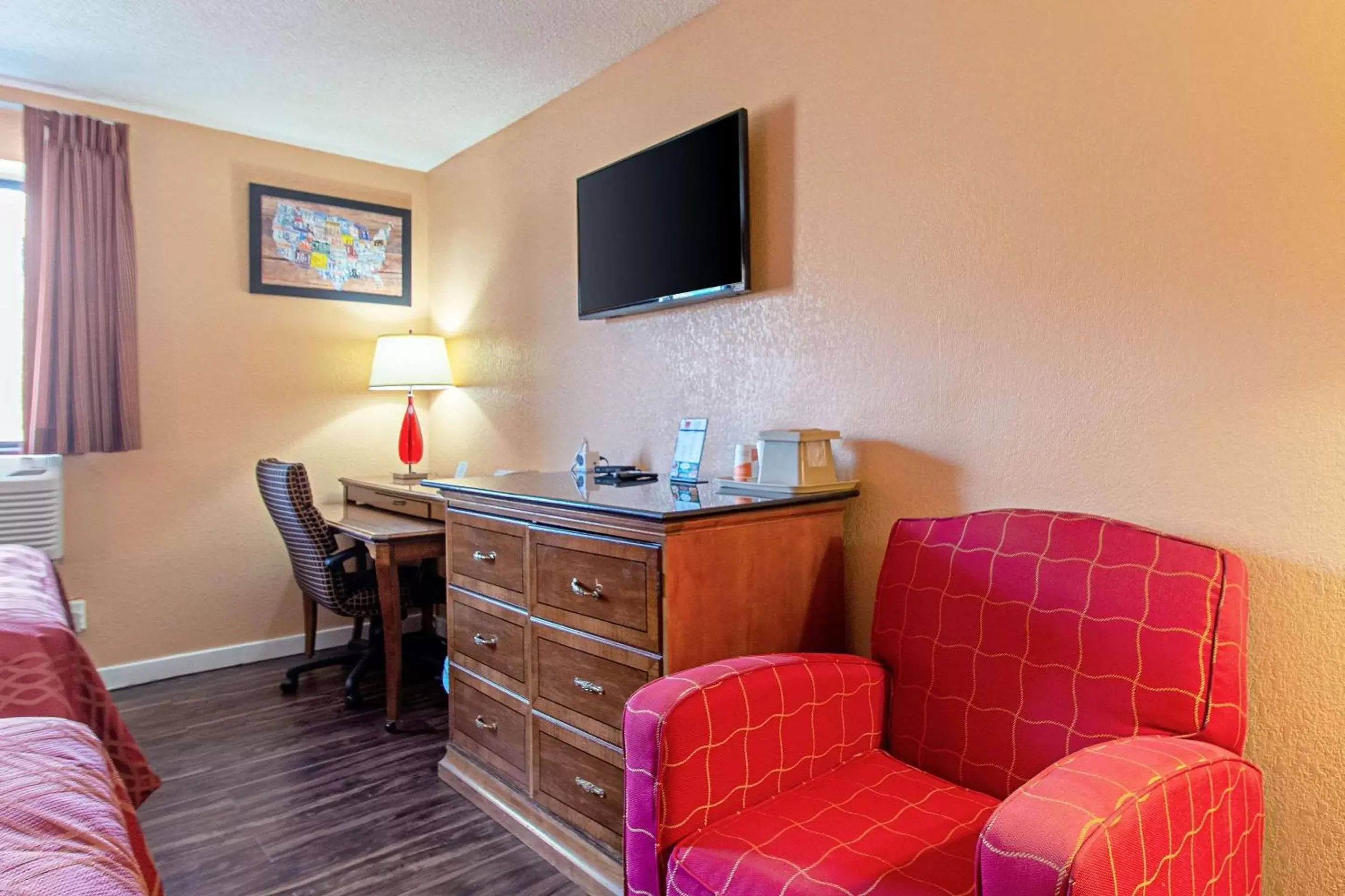 Photo of the whole room, TV/Entertainment Center in Econo Lodge