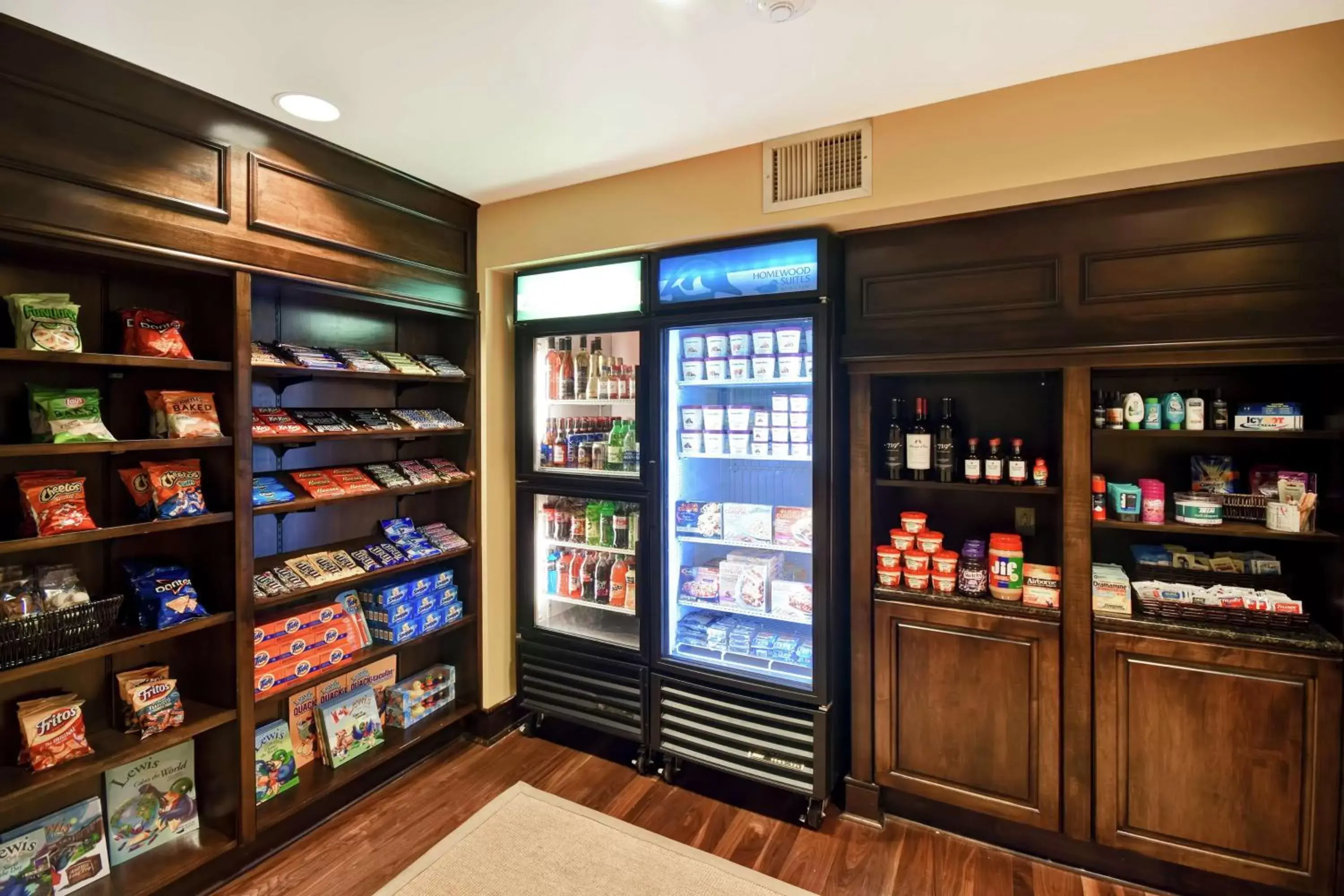 Dining area, Supermarket/Shops in Homewood Suites by Hilton Charleston Airport/Convention Center