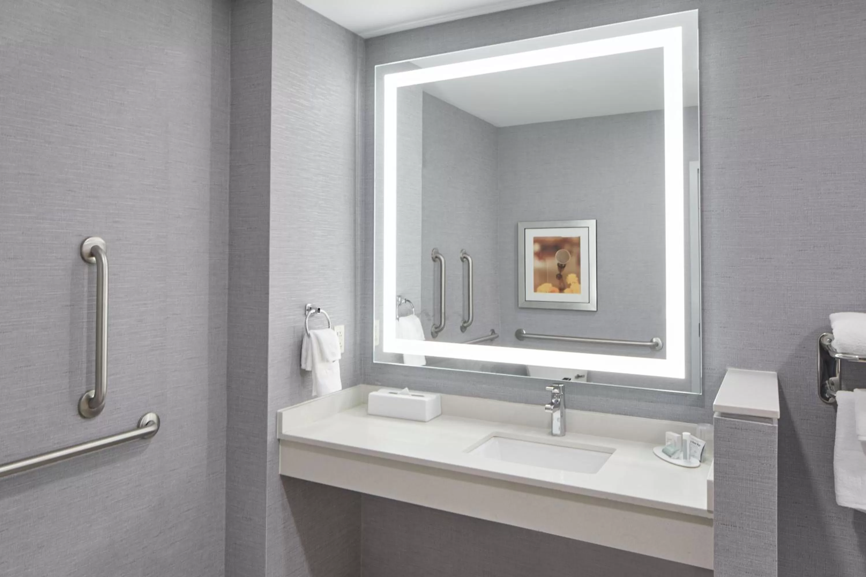 Bathroom in Fairfield Inn and Suites by Marriott Nashville Downtown/The Gulch