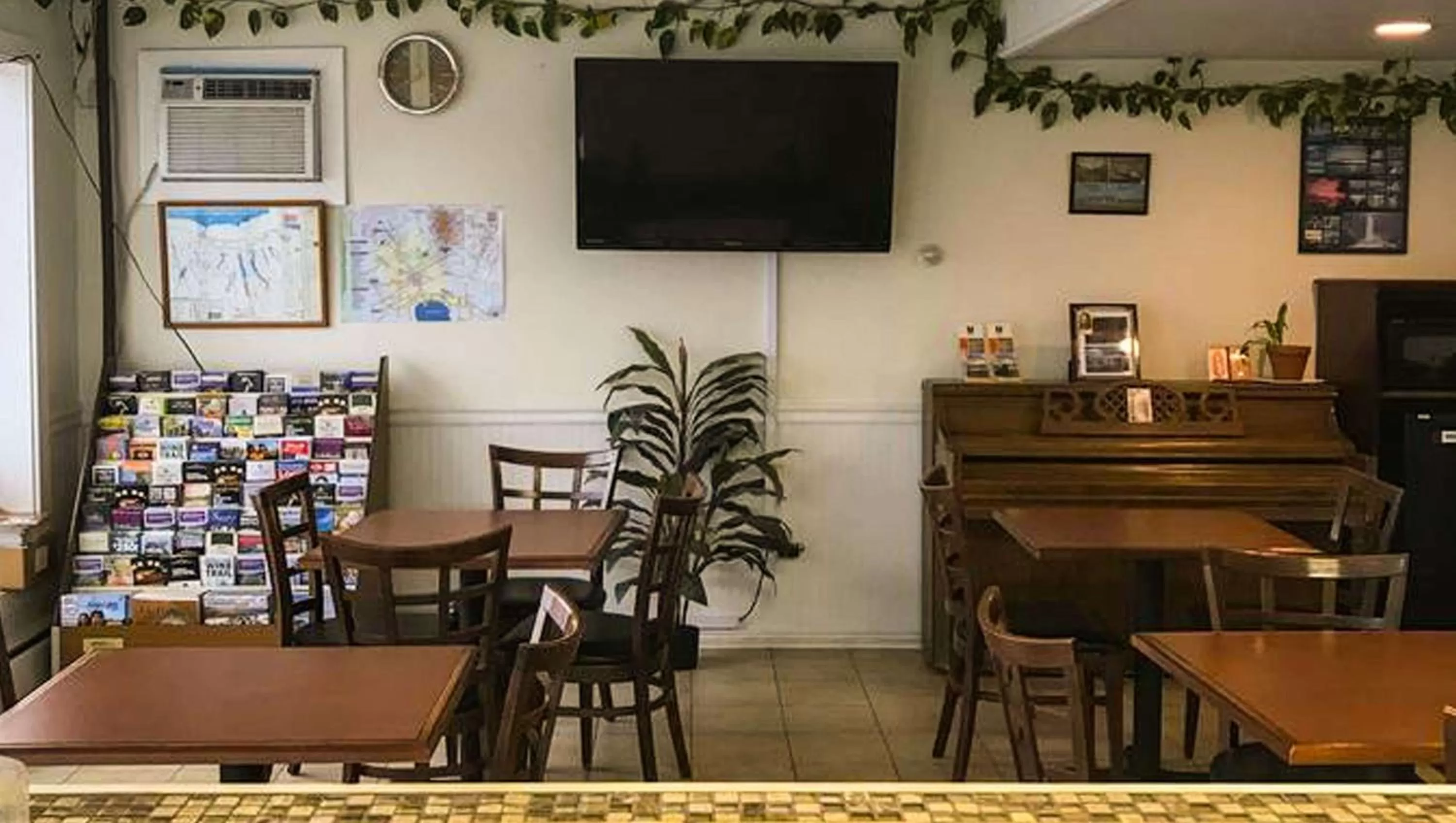 Lobby or reception in Rodeway Inn