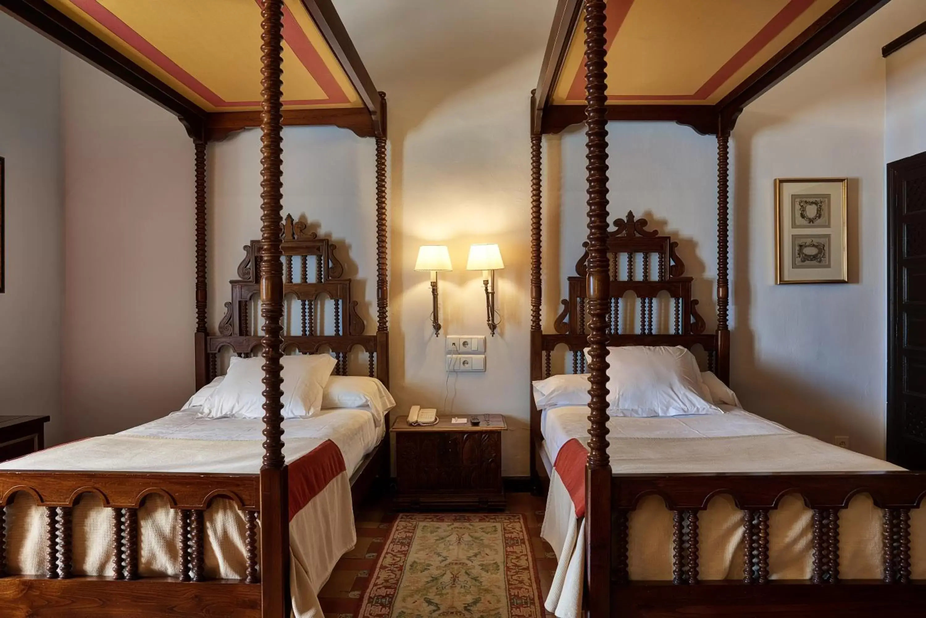 Photo of the whole room, Bed in Parador de Ubeda