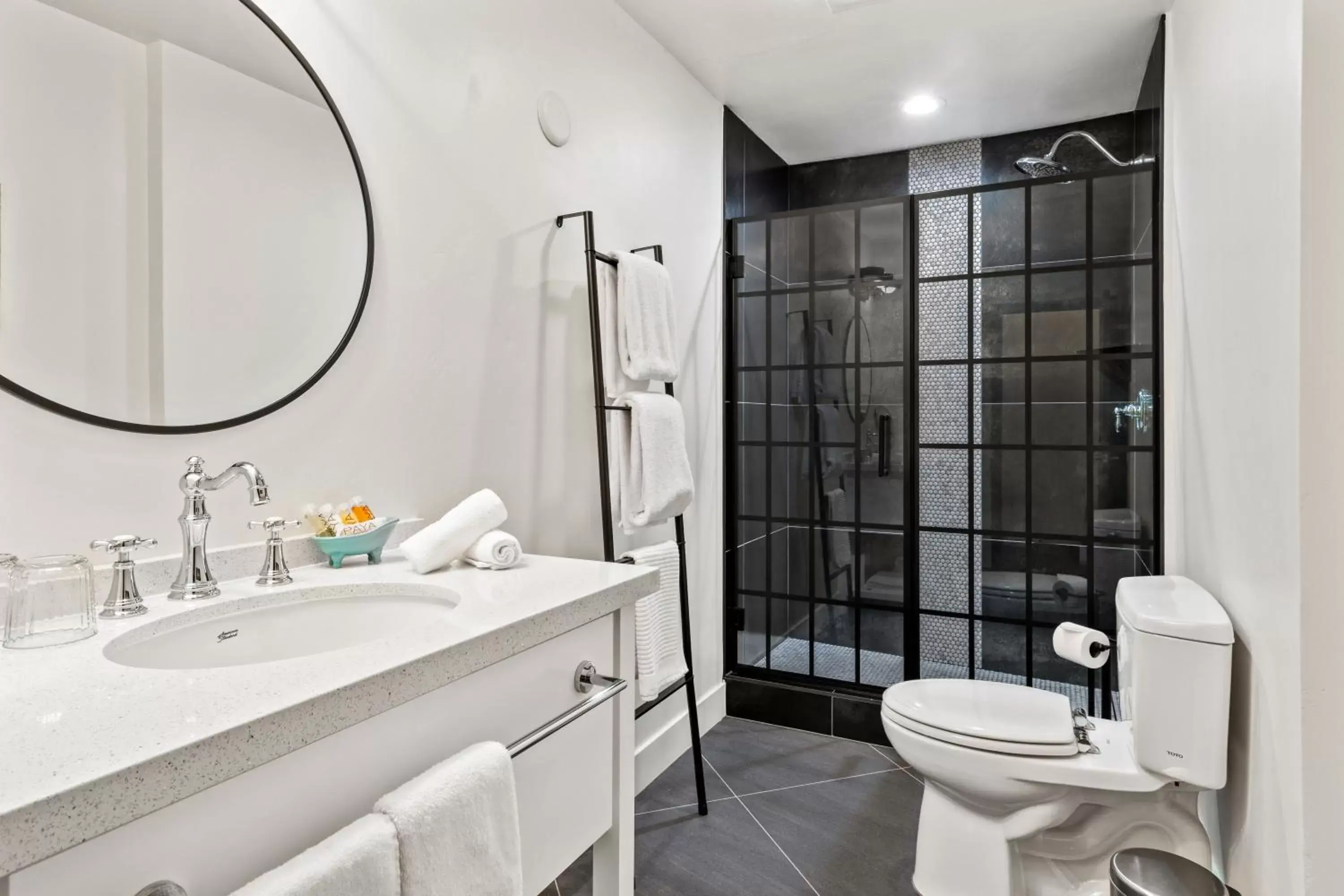 Bathroom in Bespoke Inn Flagstaff