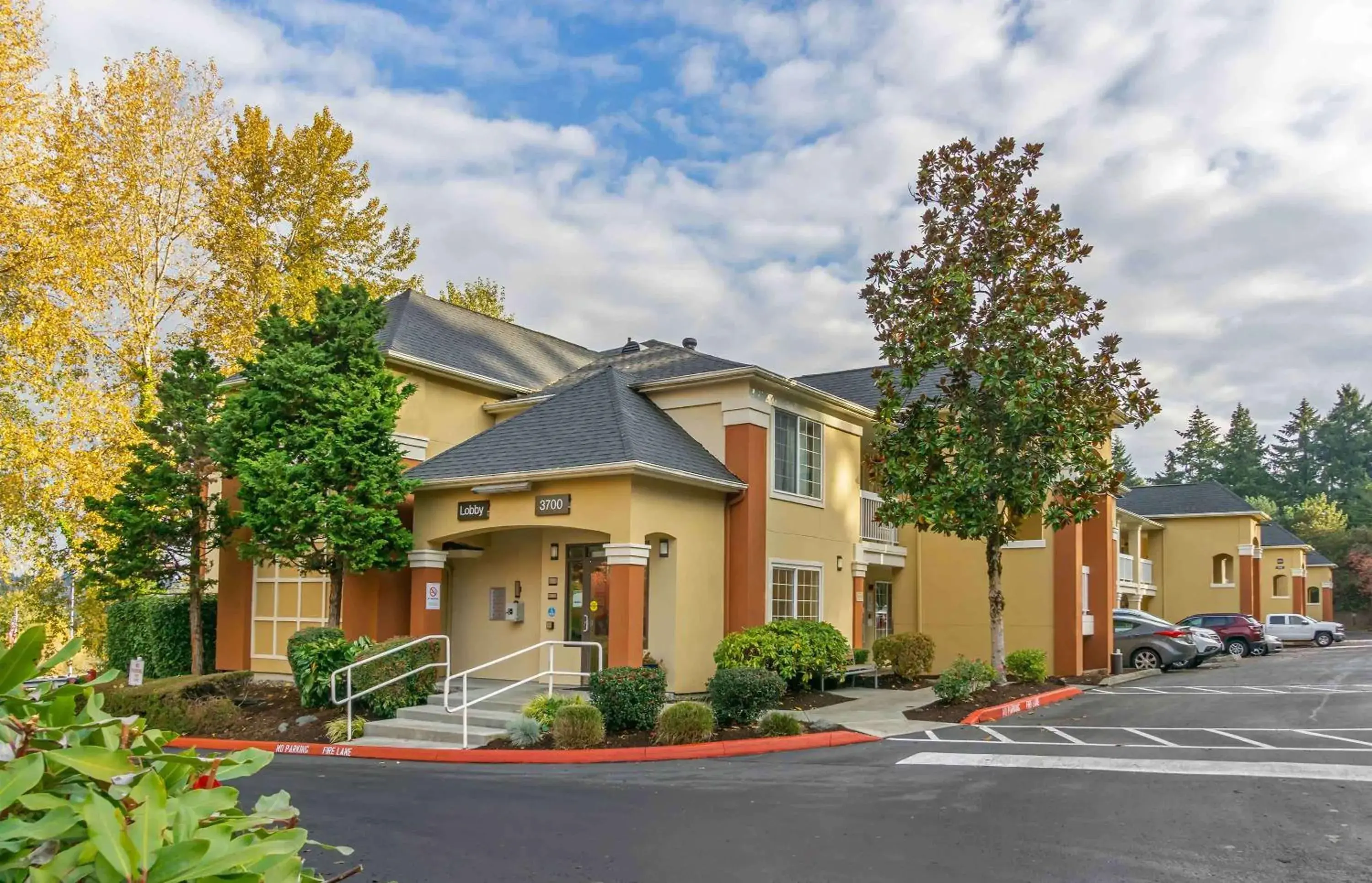 Property Building in Extended Stay America Suites - Seattle - Bellevue - Factoria