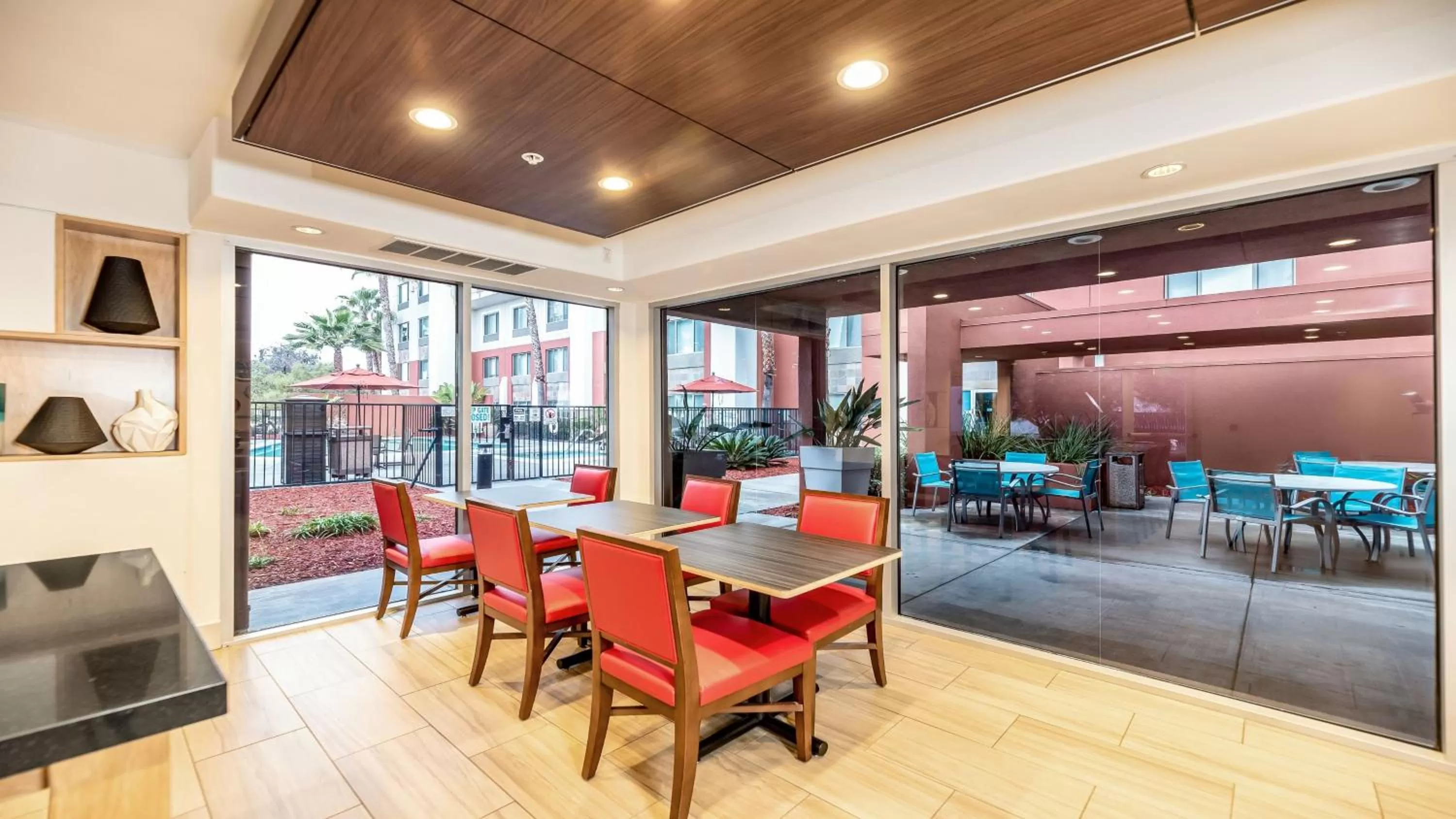 Breakfast in Holiday Inn Express Fremont - Milpitas Central by IHG