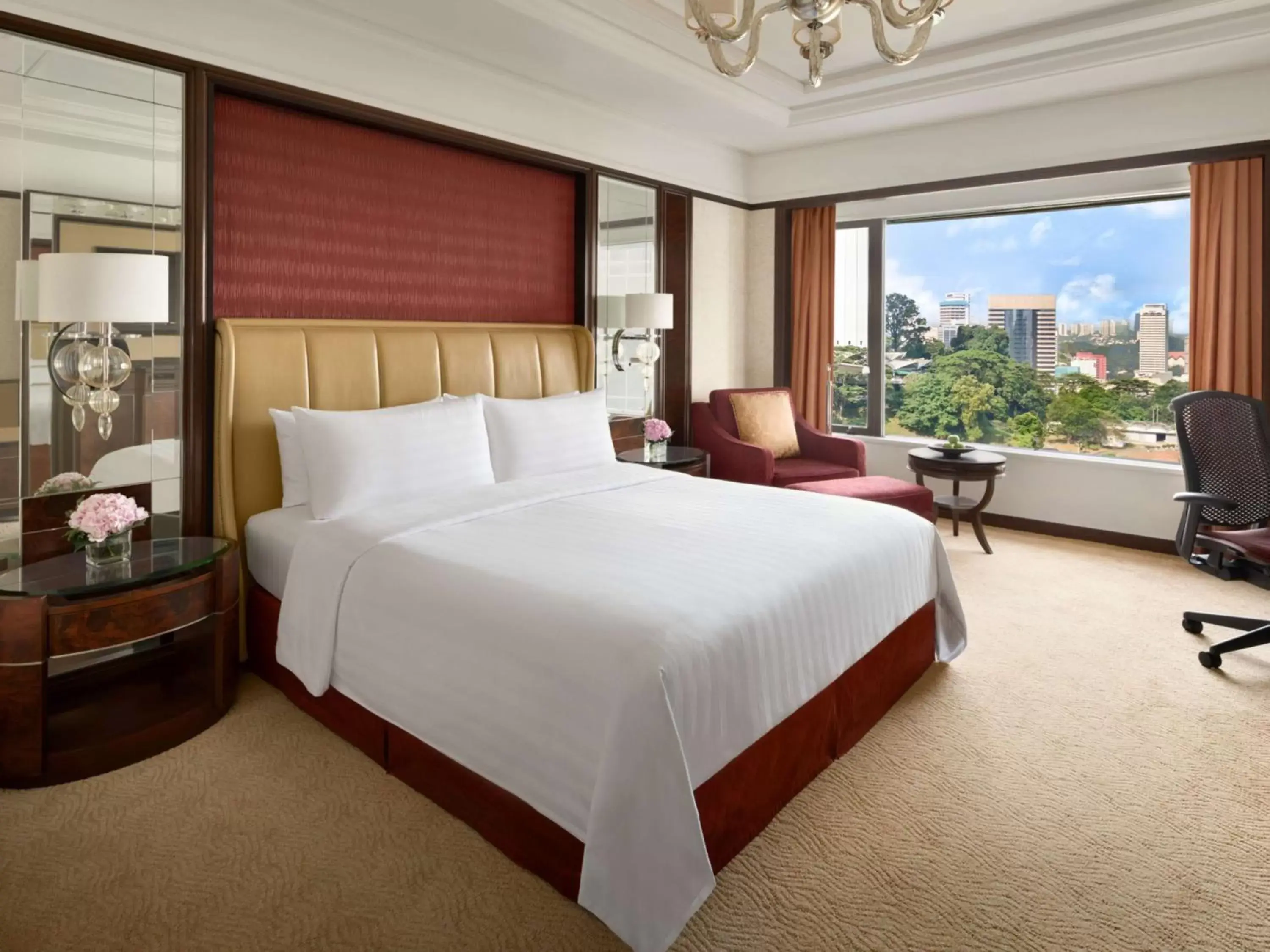 Bedroom, Bed in Shangri-La Kuala Lumpur