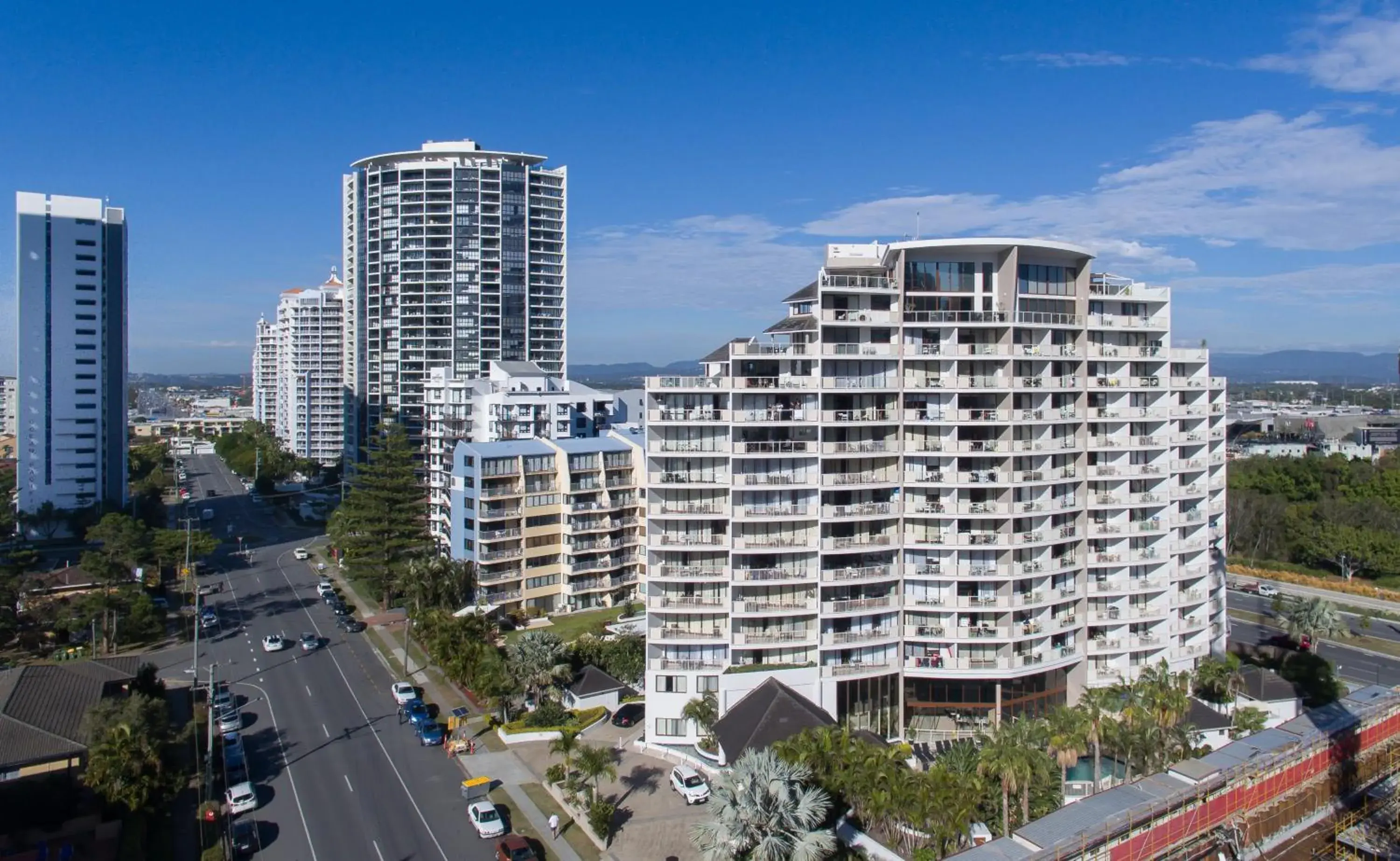 Property building in Broadbeach Savannah Resort Property building in Broadbeach Savannah Resort