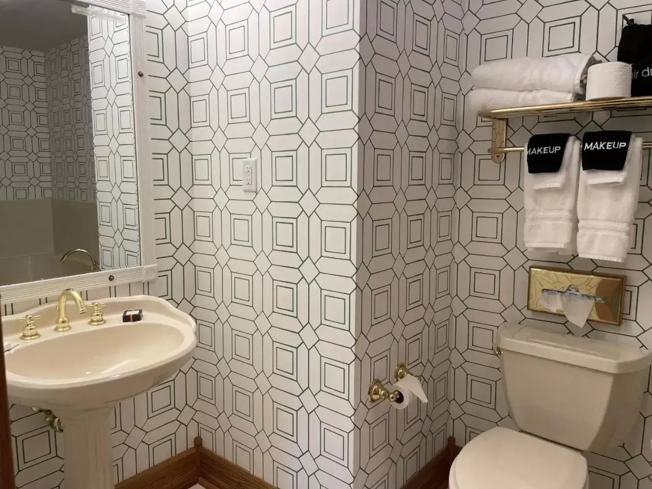 Bathroom in Biddle Point Inn