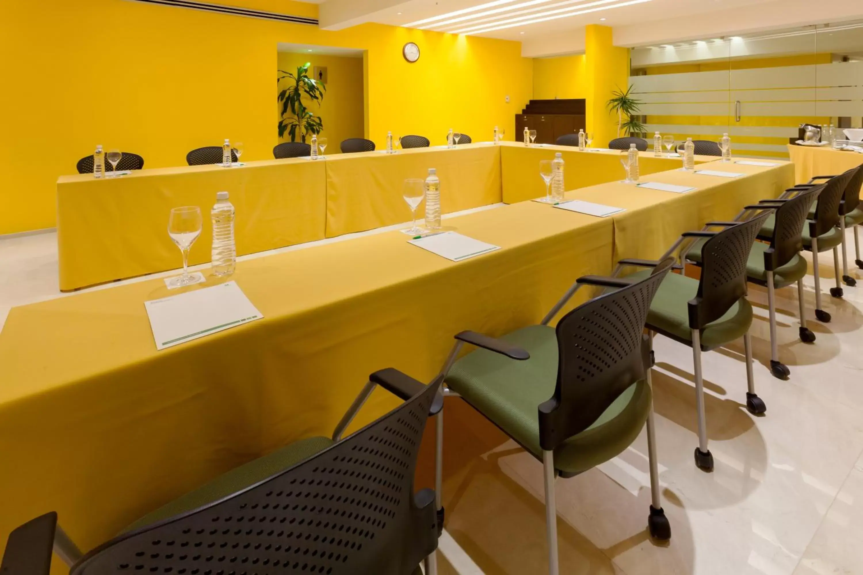 Meeting/conference room in Holiday Inn Puebla Finsa, an IHG Hotel