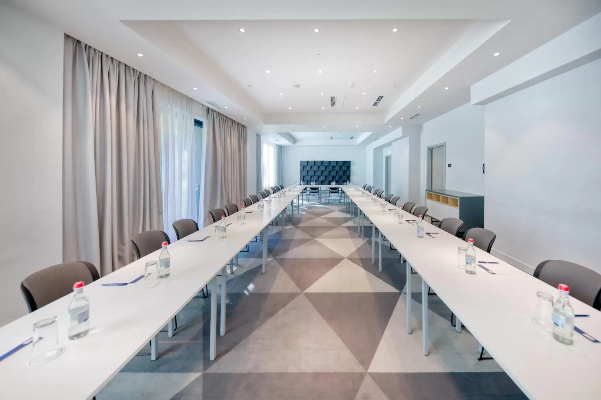 Meeting/conference room in Holiday Inn Express - Yerevan, an IHG Hotel