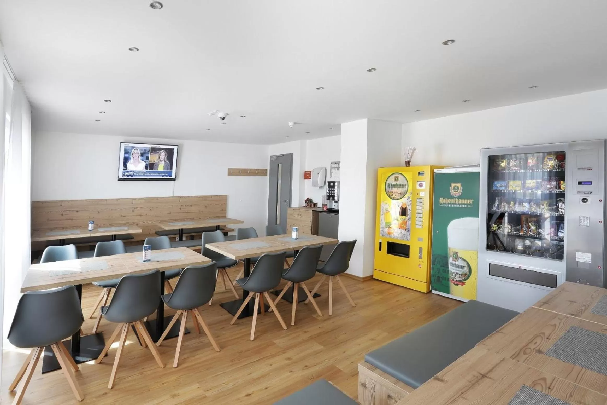 Communal lounge/ TV room in easy sleep Apartmenthotel