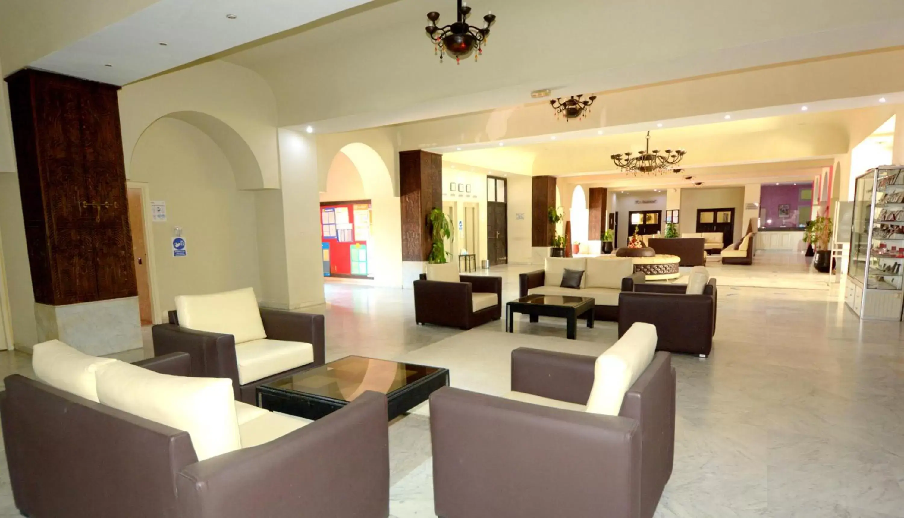 Restaurant/places to eat in Oasis Hotel & Spa