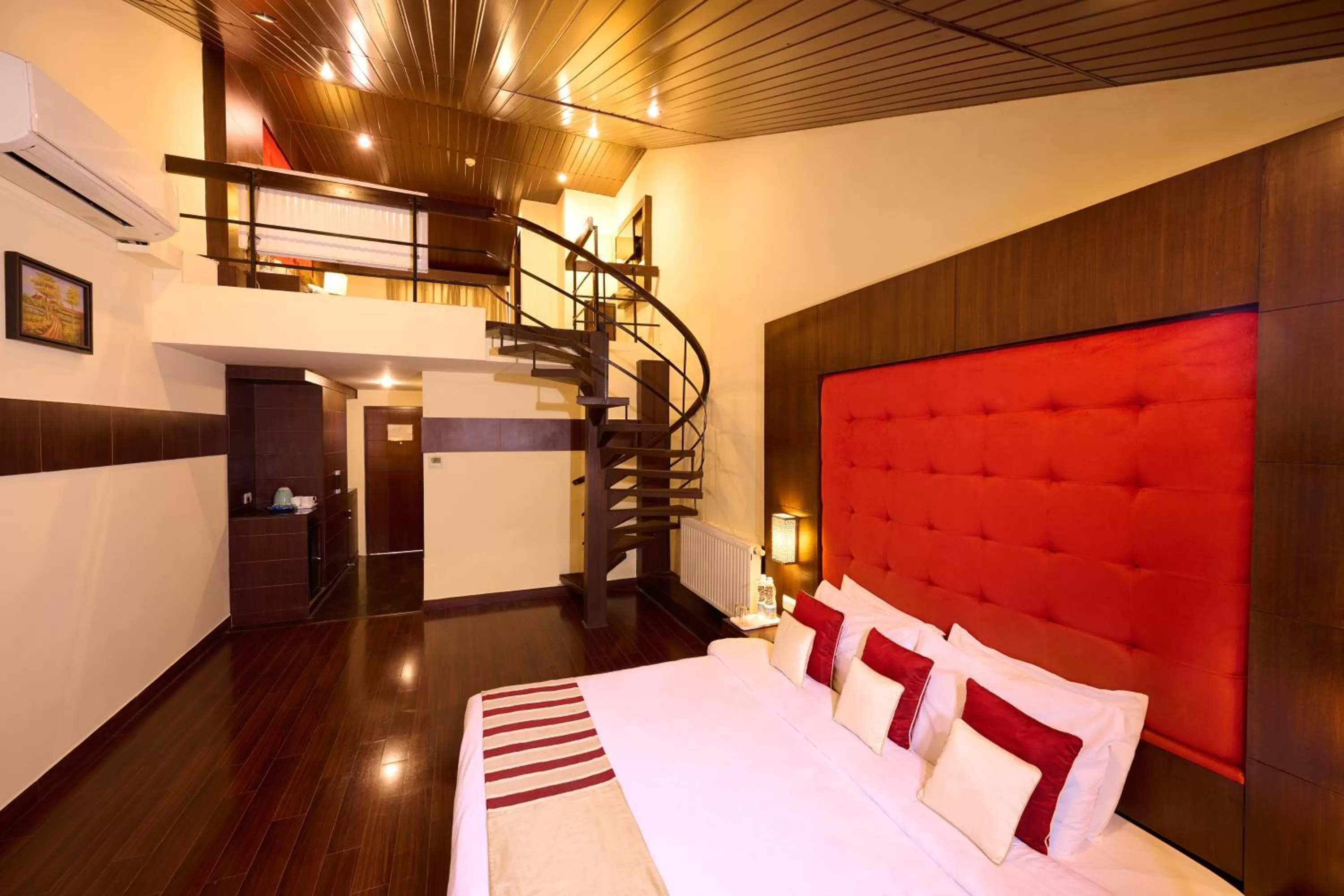 Photo of the whole room, Bed in Renest River Country Resort Manali