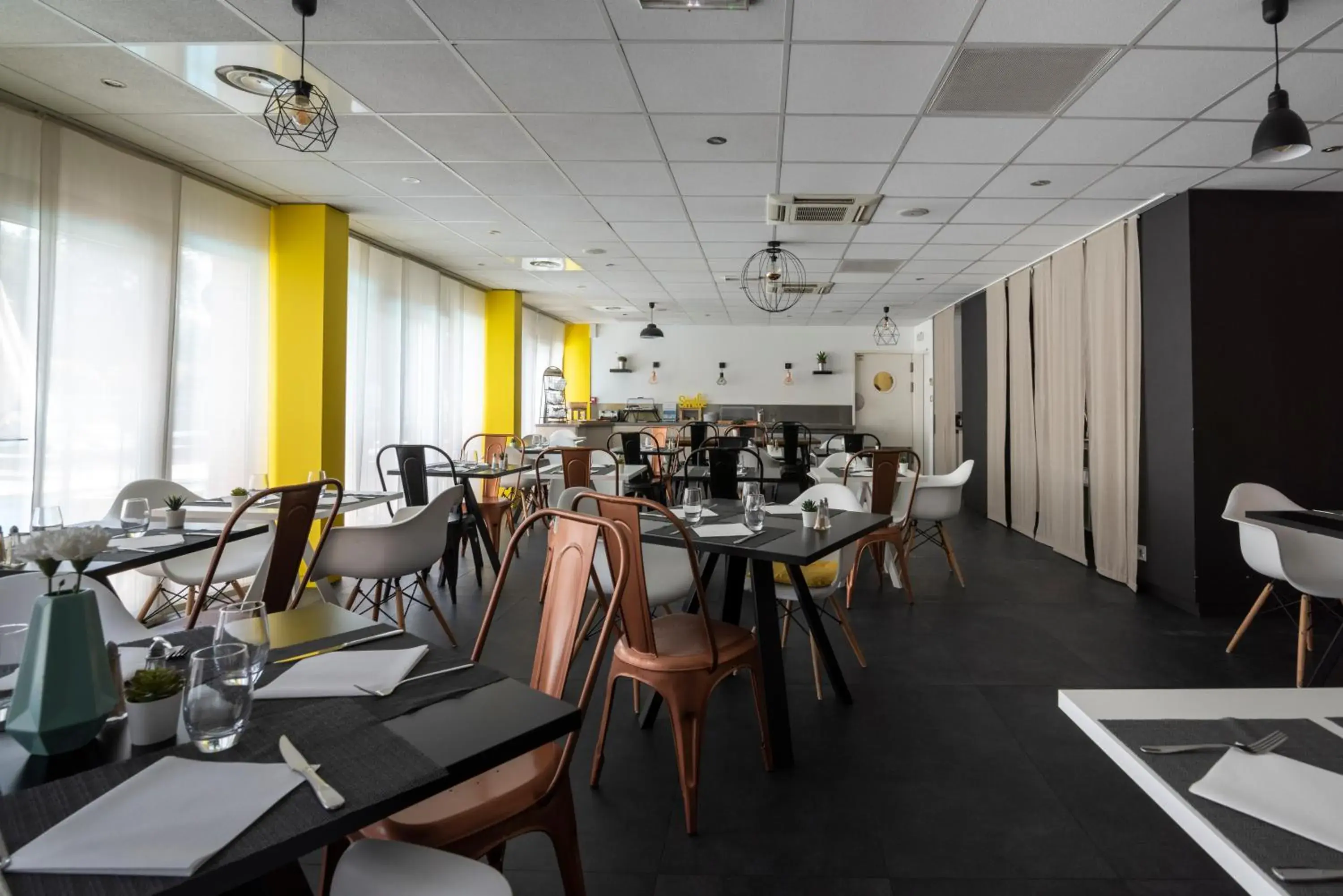 Restaurant/Places to Eat in Zenitude Hôtel-Résidences Le Parc de l'Escale