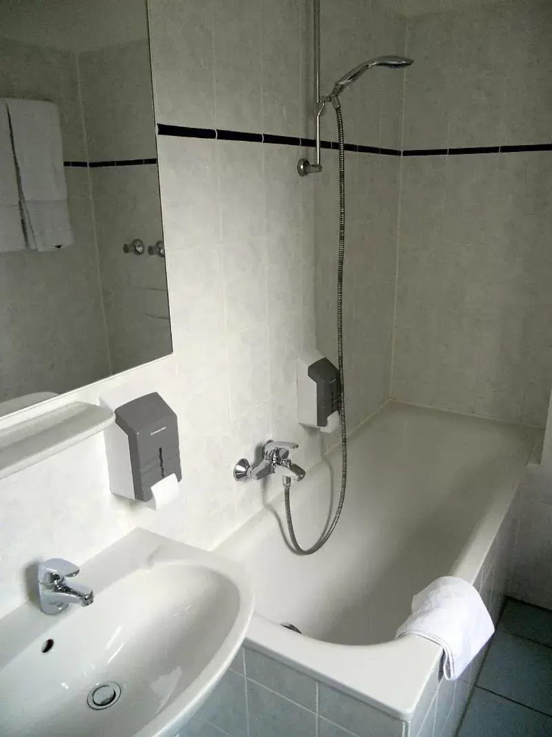 Decorative detail, Bathroom in KEMPE Komfort Hotel