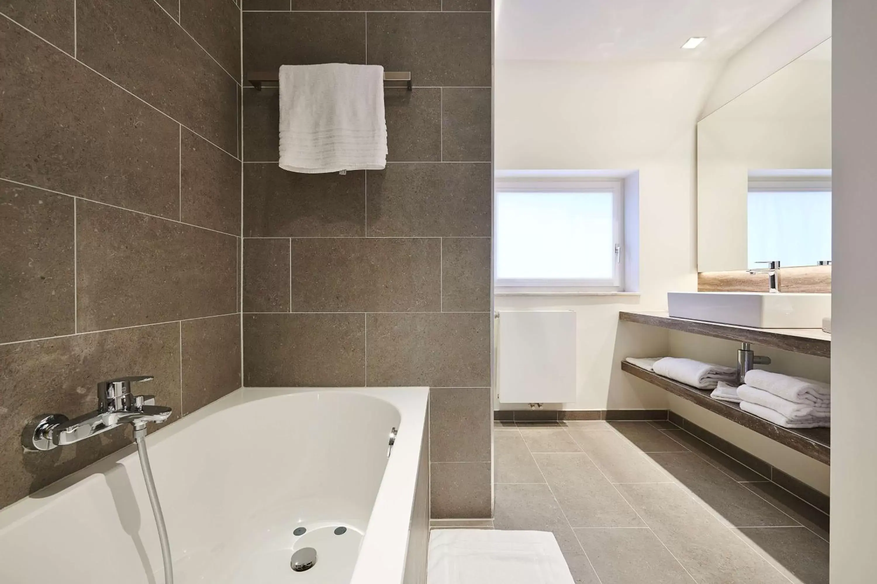 Photo of the whole room, Bathroom in Keizershof Hotel Aalst