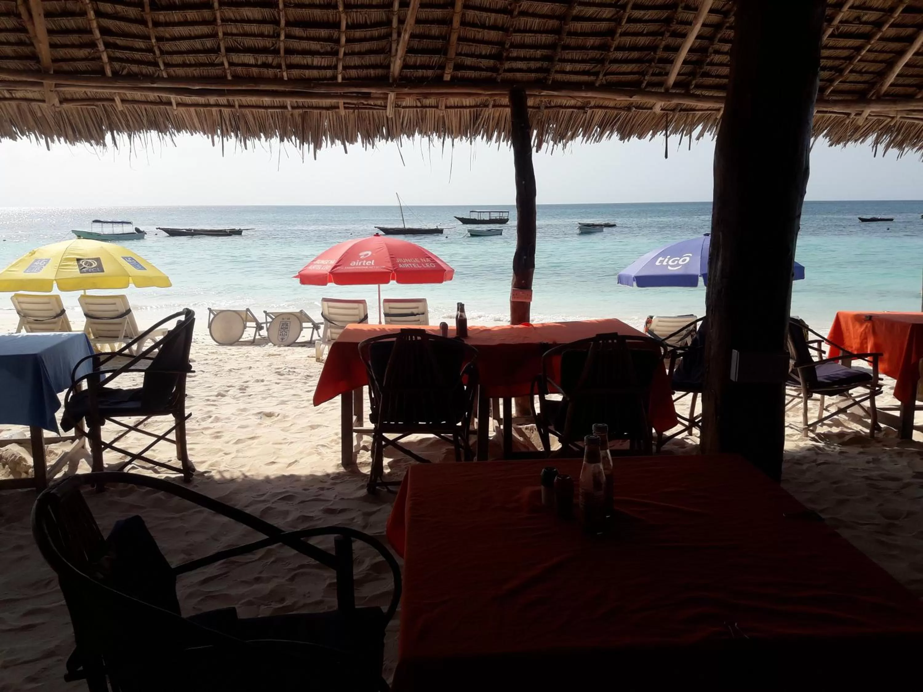 Restaurant/places to eat in Ebony & Ivory Beach Bungalows