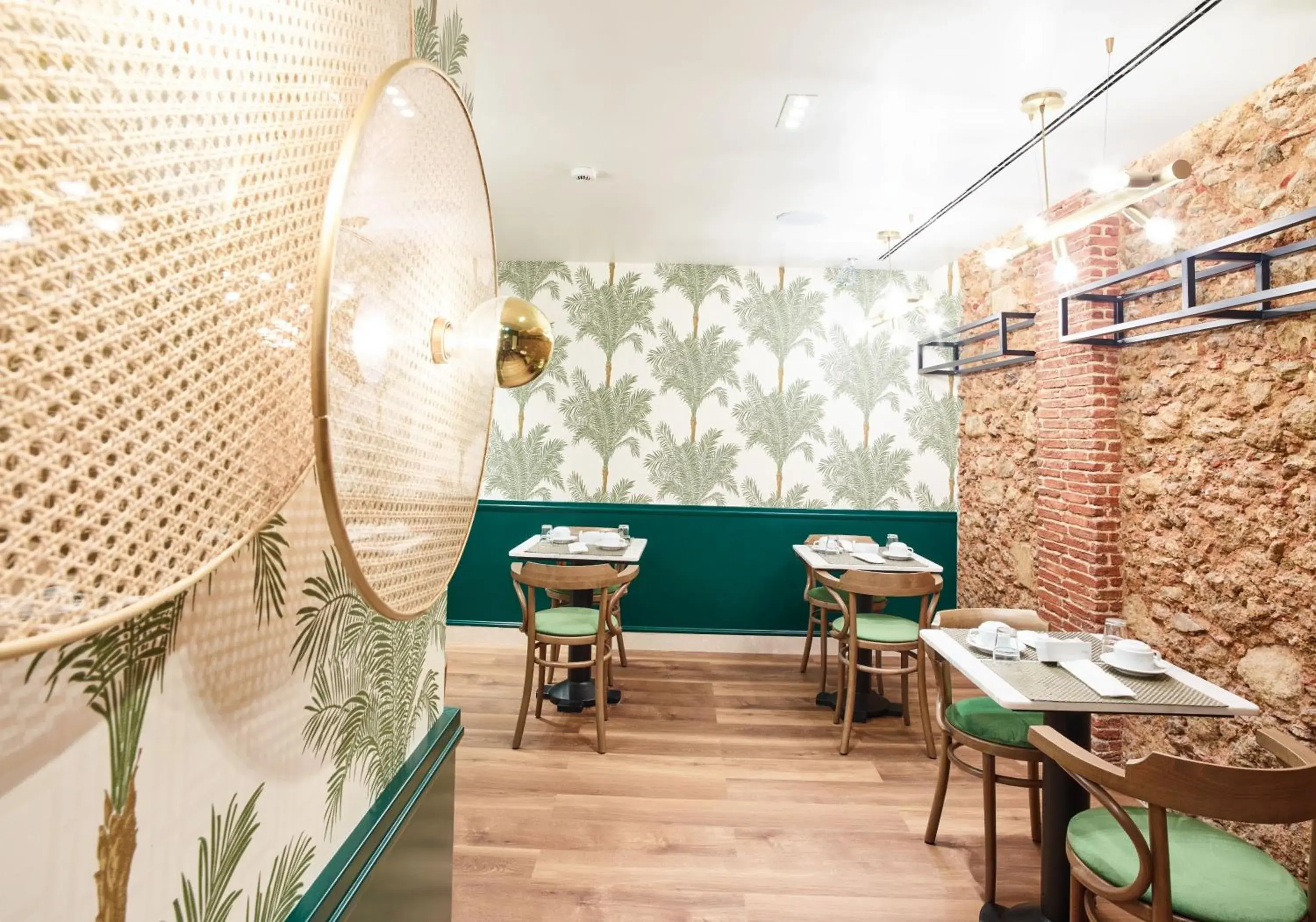 Restaurant/places to eat in Hotel Florescente Restaurant/places to eat in Hotel Florescente