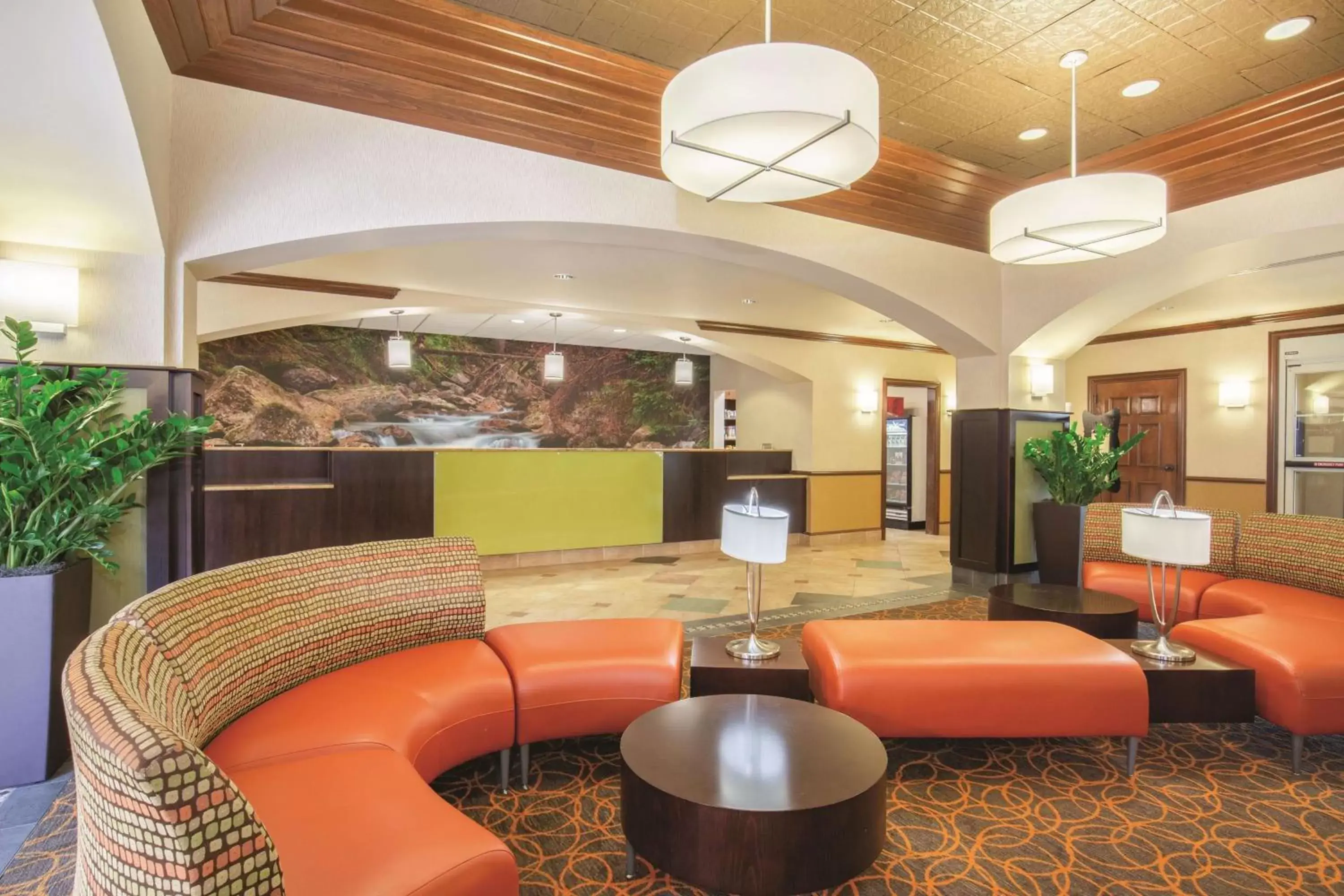 Lobby or reception, Lounge/Bar in La Quinta by Wyndham Bentonville