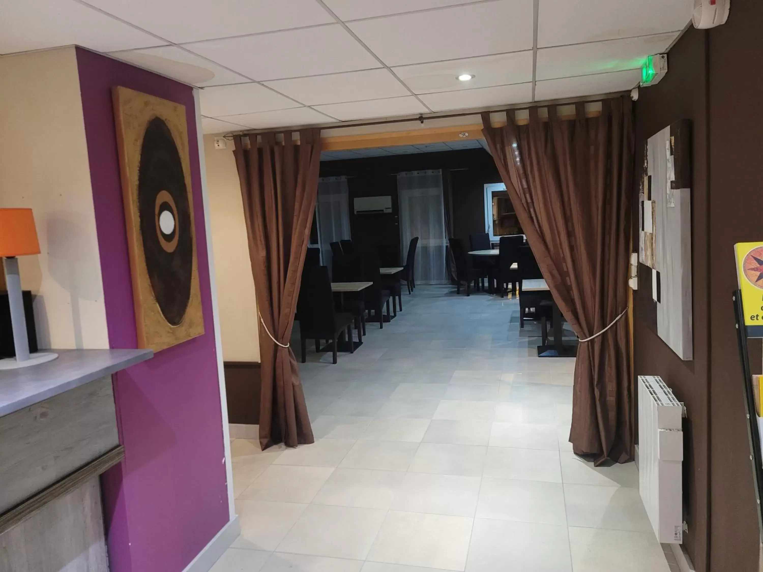 Lobby or reception, Restaurant/Places to Eat in Hôtel Le Cosy Blois Villebarou