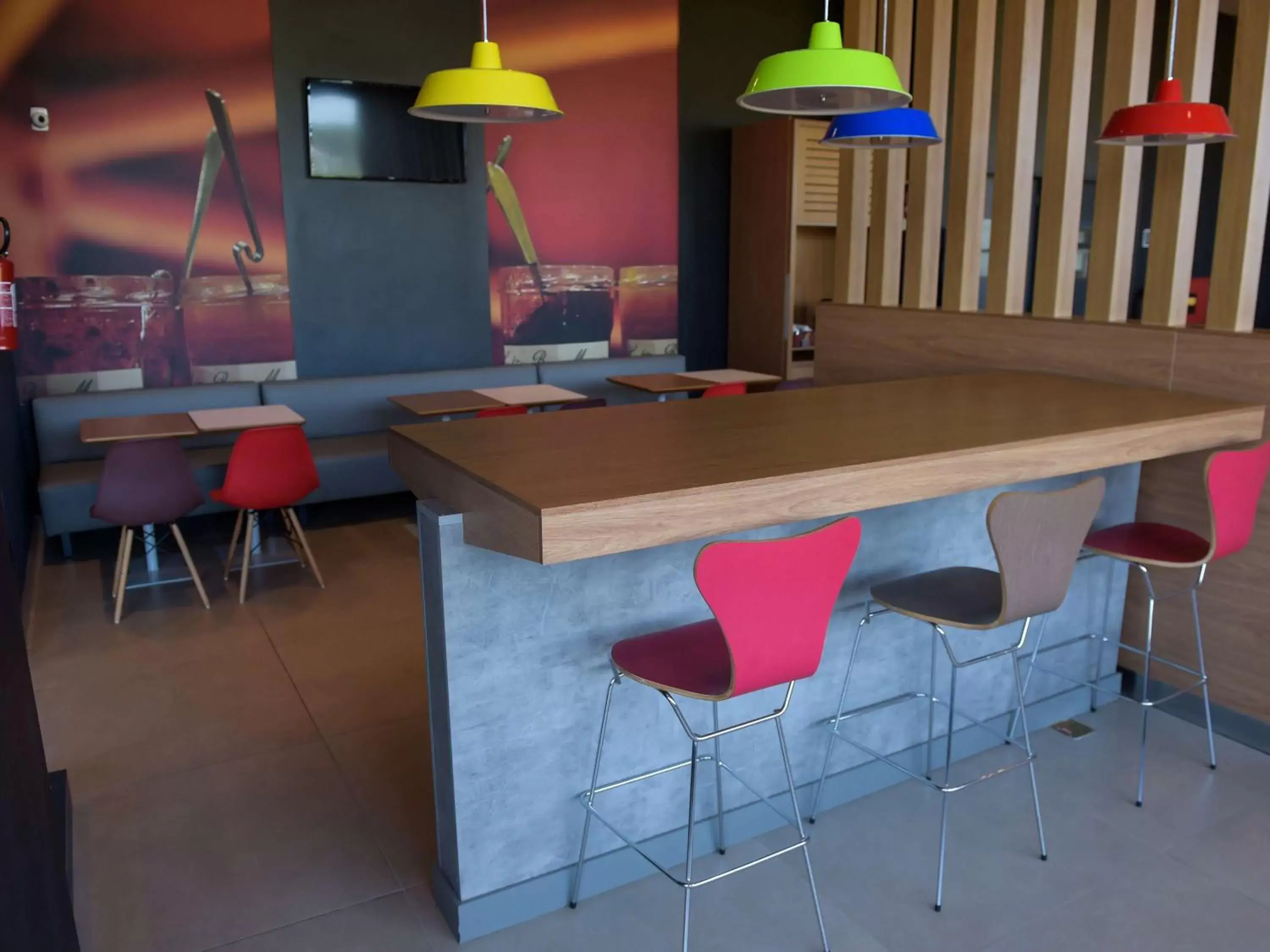 Restaurant/places to eat in ibis Tatui