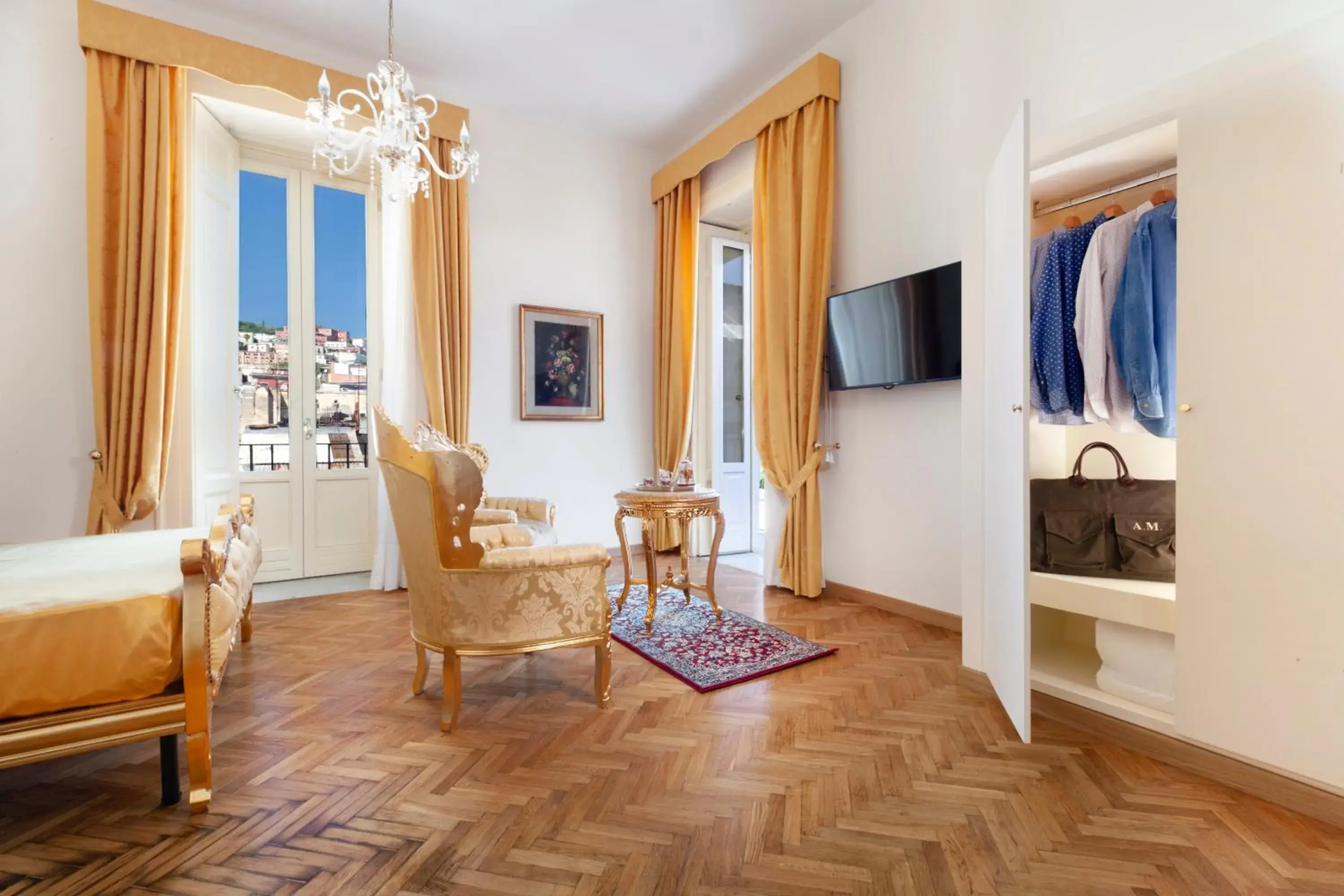 TV and multimedia, Seating Area in Relais Antica Napoli