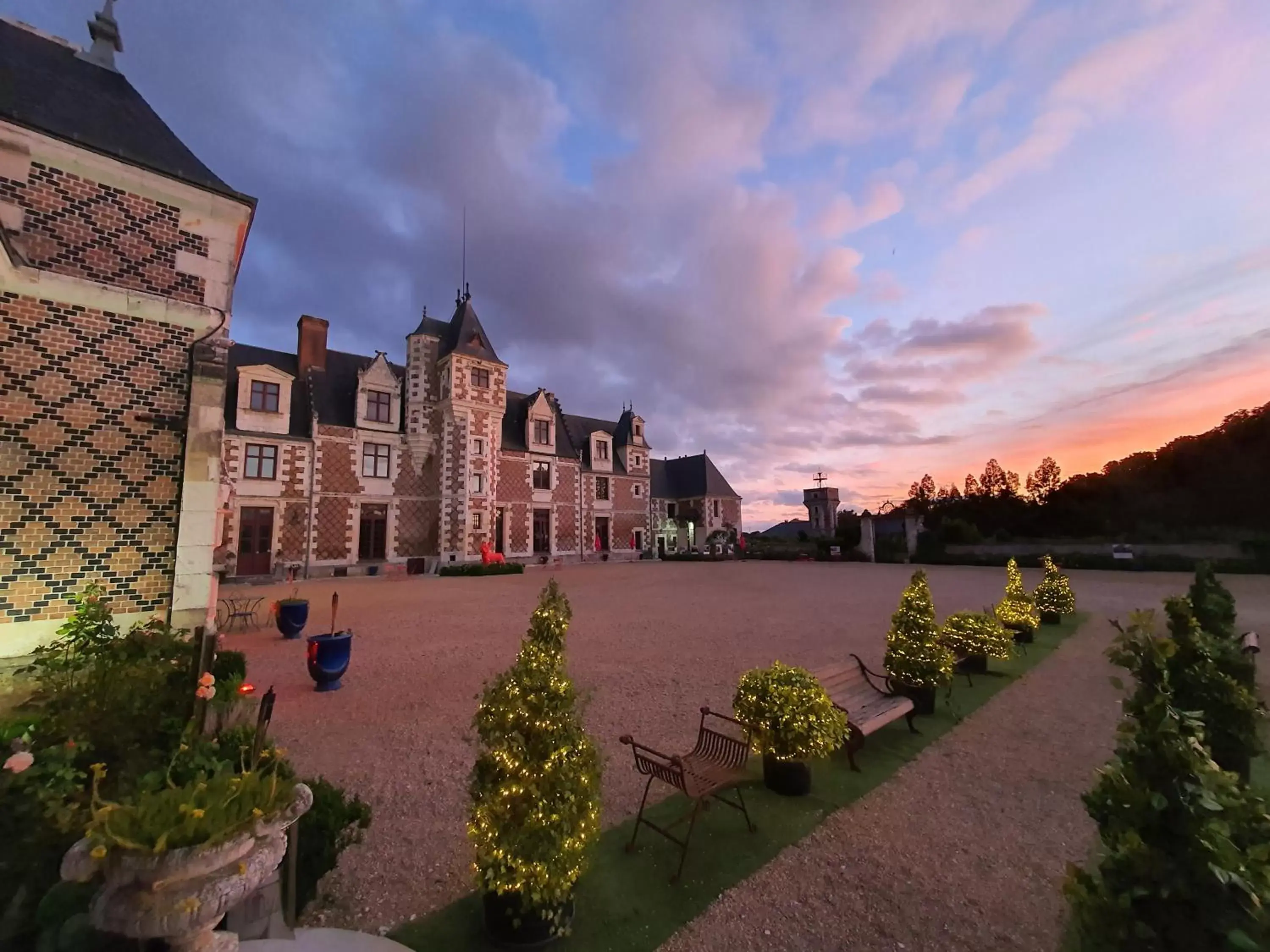 Property Building in Chateau de Jallanges - Les Collectionneurs