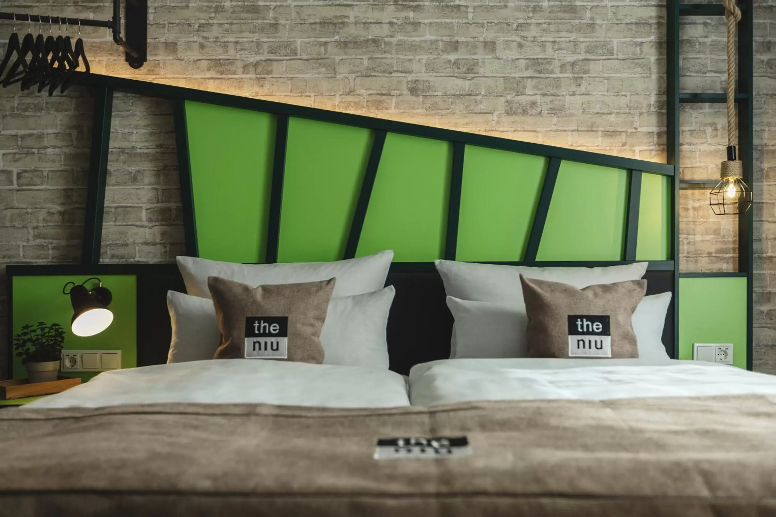 Shower, Bed in Holiday Inn - the niu, Hop Forchheim by IHG Shower, Bed in Holiday Inn - the niu, Hop Forchheim by IHG