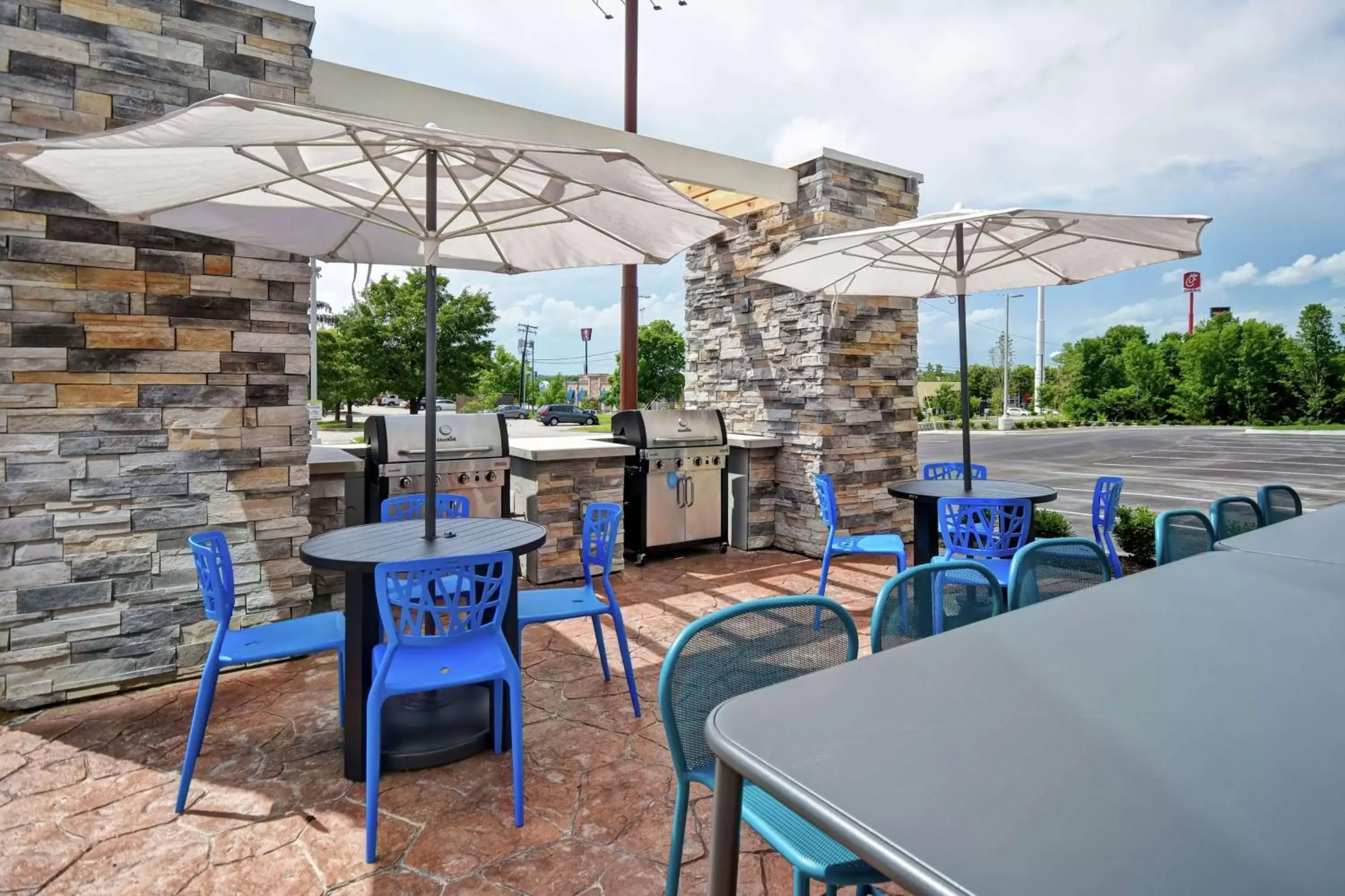 Patio, Restaurant/Places to Eat in Home2 Suites By Hilton Georgetown