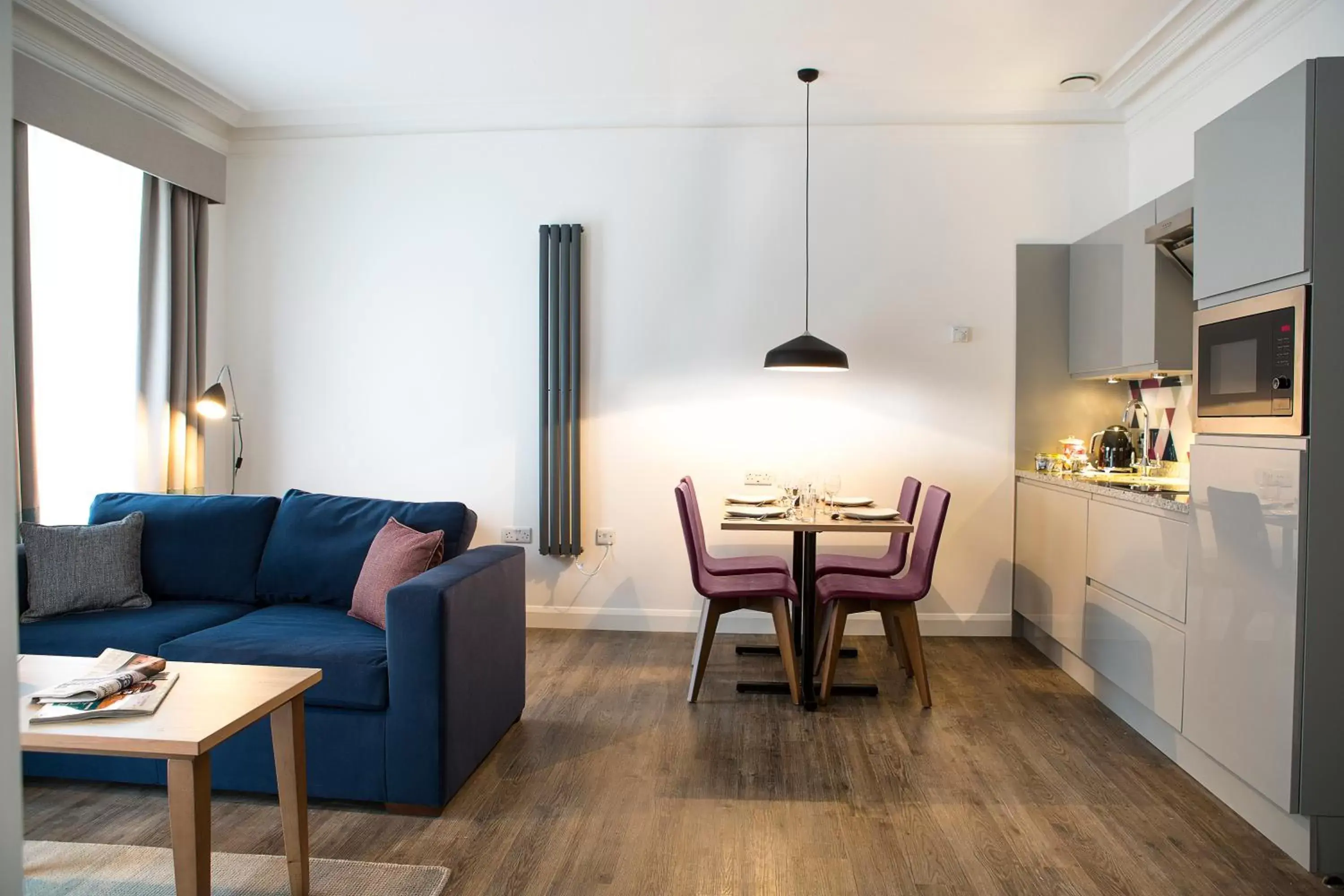 Kitchen or kitchenette, Seating Area in Cityroomz Edinburgh