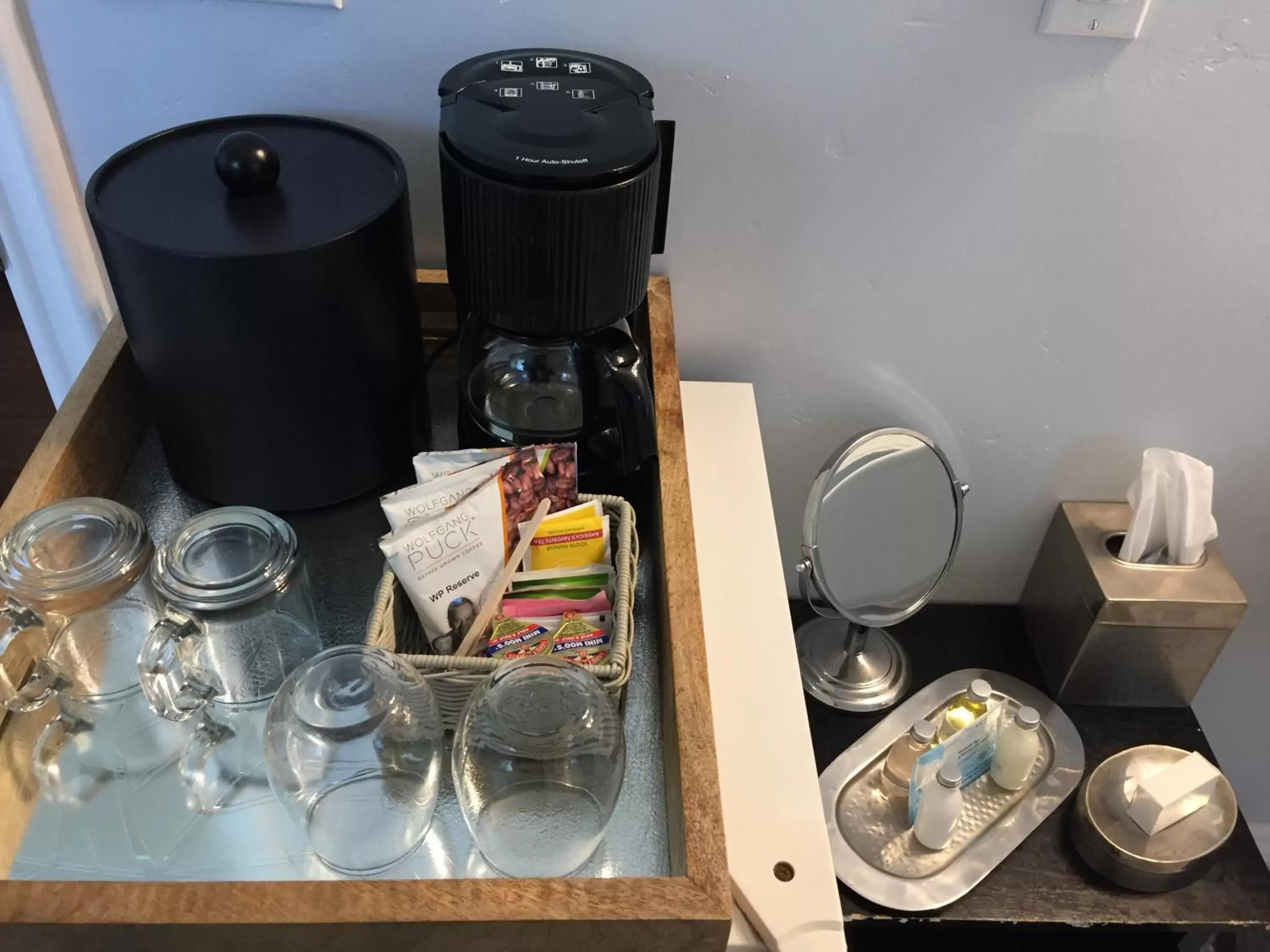 Coffee/Tea Facilities in Beach Bungalow Inn and Suites
