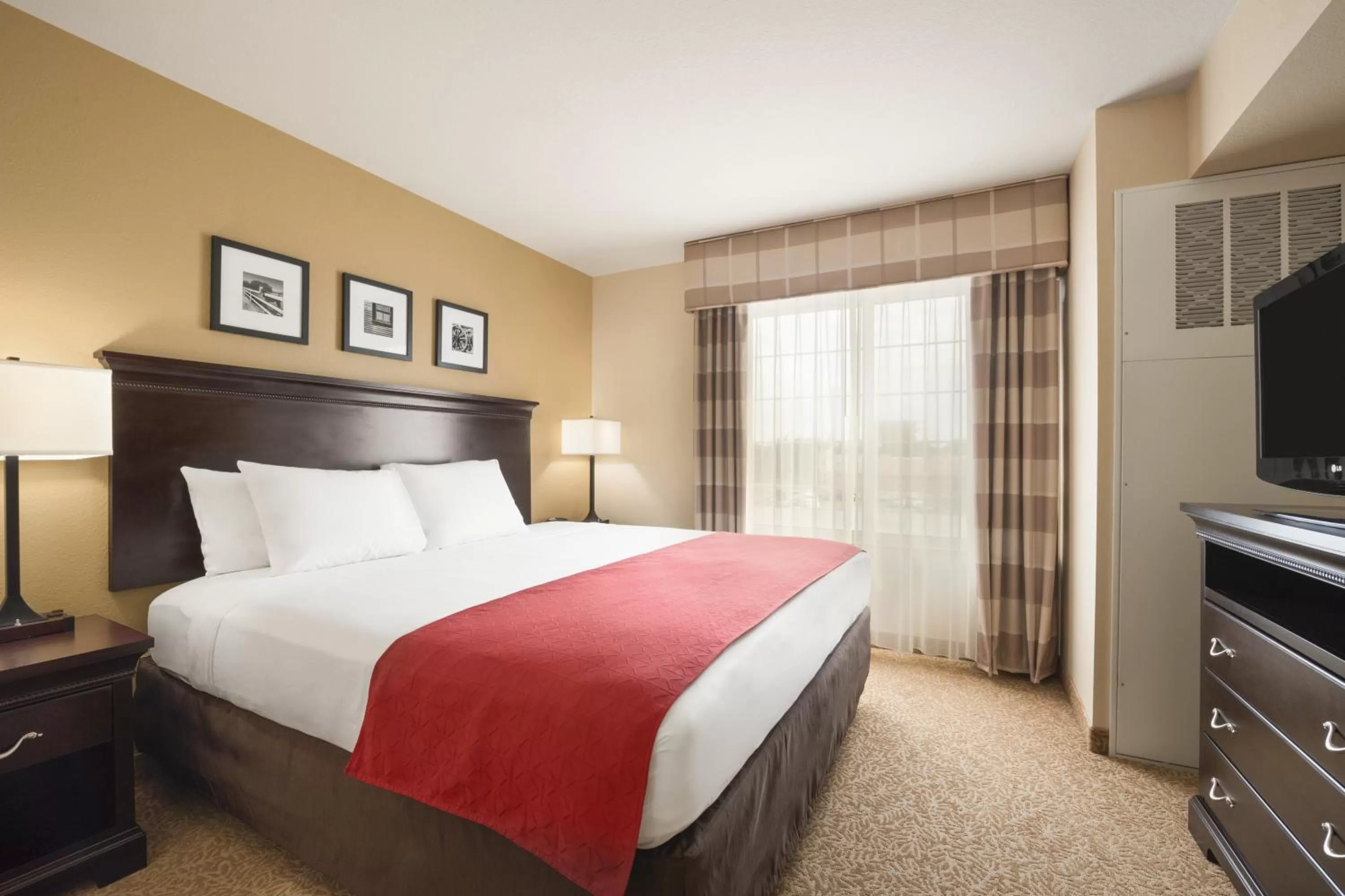 Photo of the whole room, Bed in Country Inn & Suites by Radisson, Minot, ND