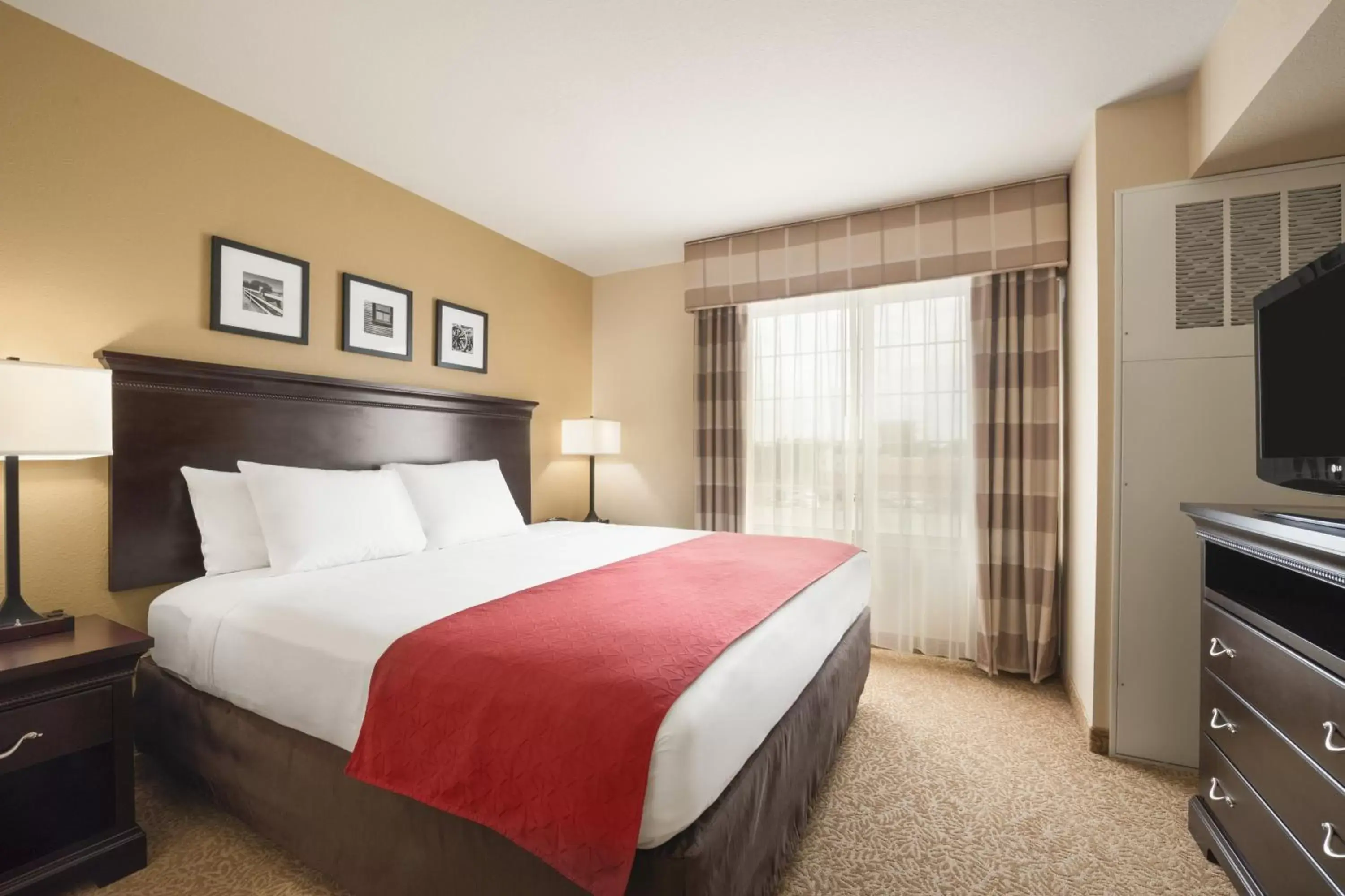 Economy King Room - Non-Smoking in Country Inn & Suites by Radisson, Minot, ND Economy King Room - Non-Smoking in Country Inn & Suites by Radisson, Minot, ND