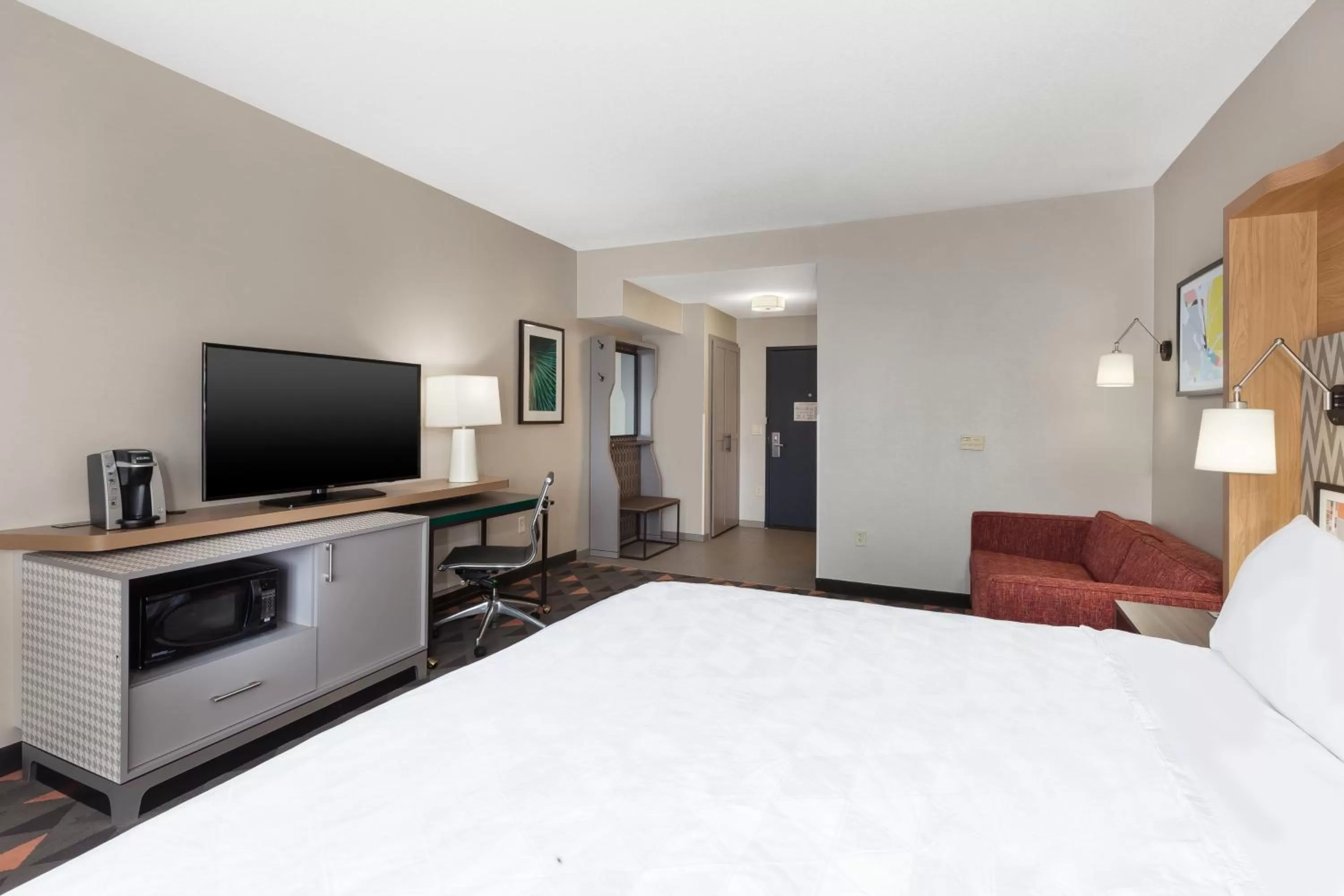 Photo of the whole room, Bed in Holiday Inn Grand Rapids - South by IHG