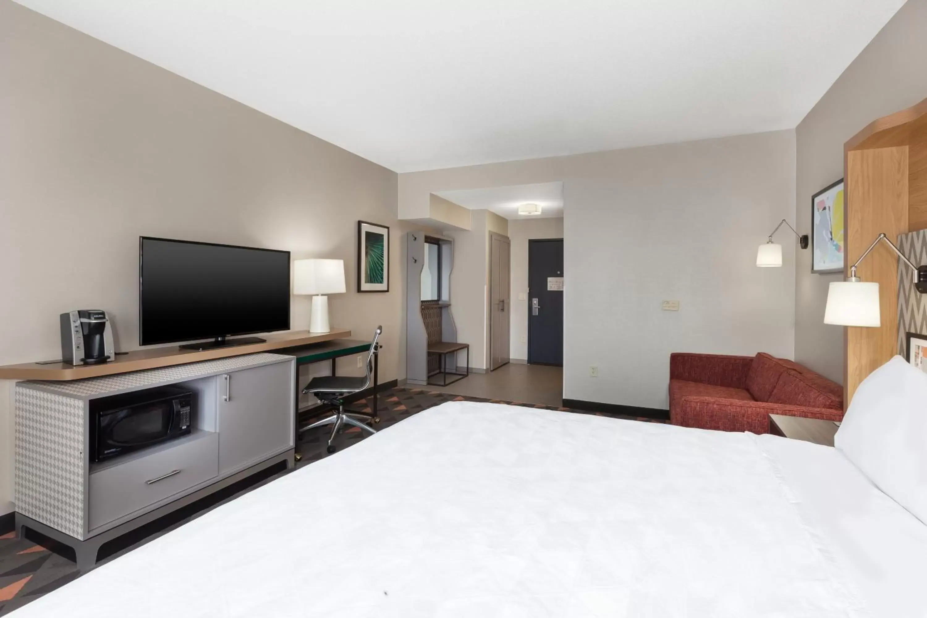 Photo of the whole room, TV/Entertainment Center in Holiday Inn Grand Rapids - South, an IHG Hotel
