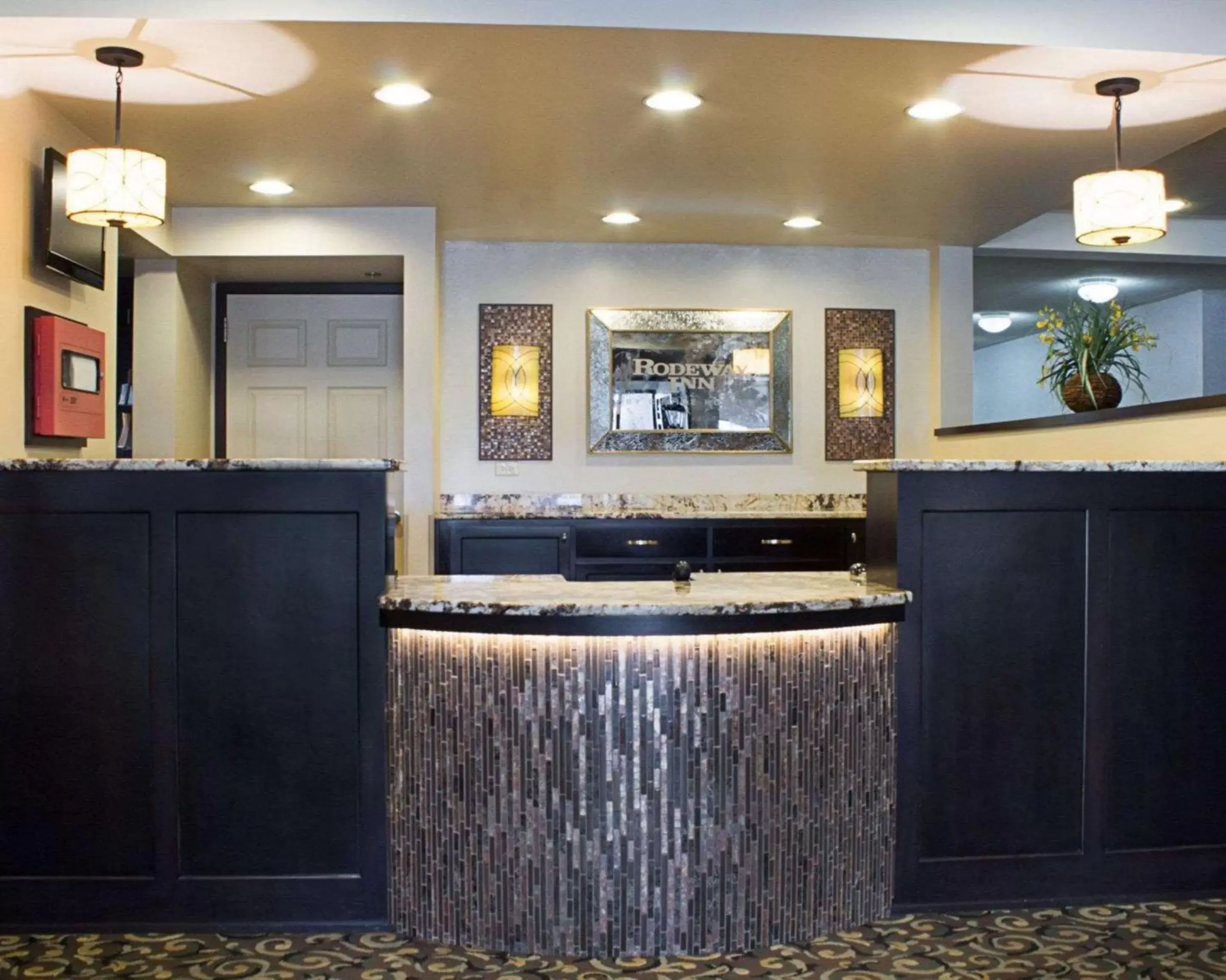 Lobby or reception, Kitchen/Kitchenette in Rodeway Inn Columbia Mall Loop