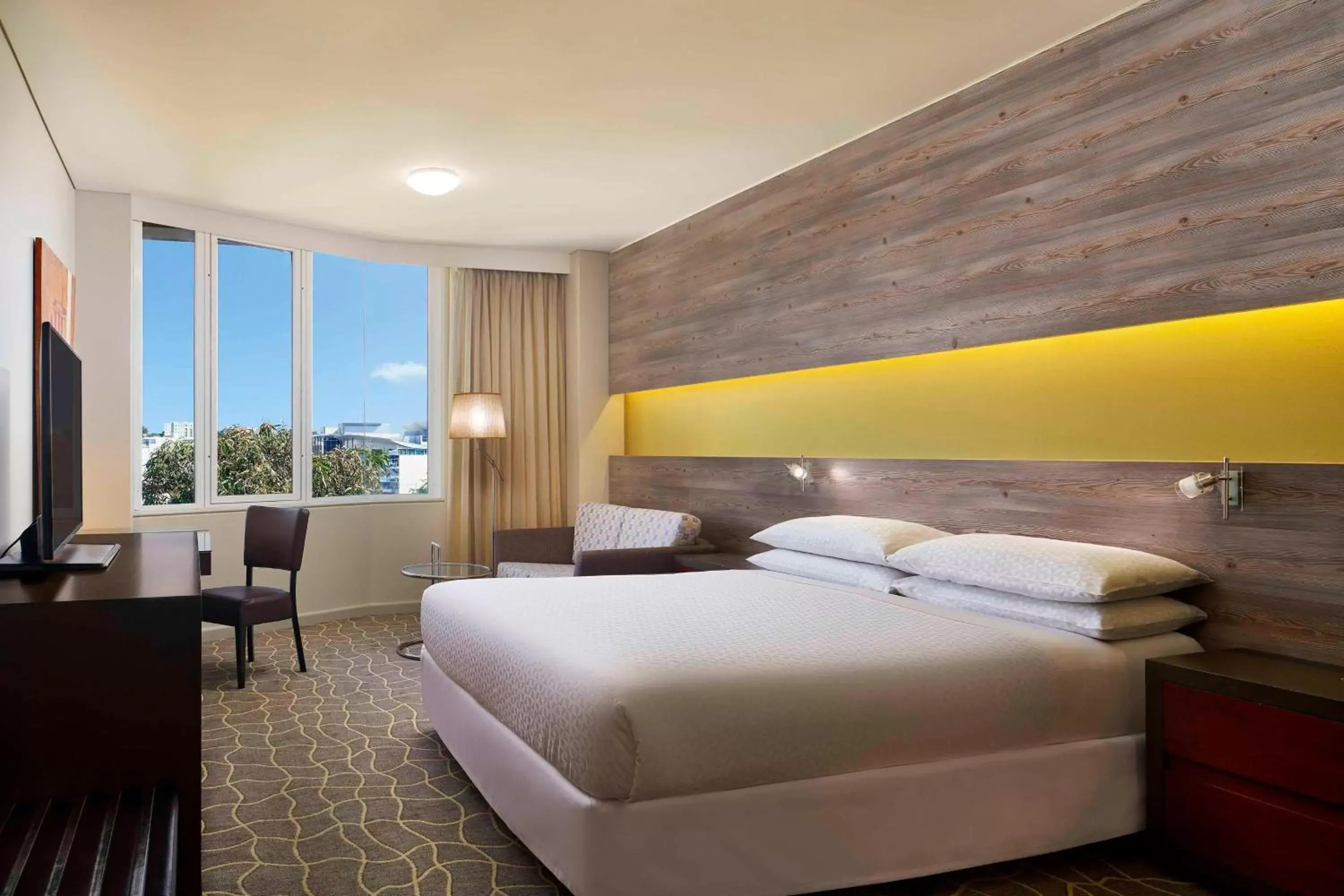 Photo of the whole room, Bed in Four Points by Sheraton Perth