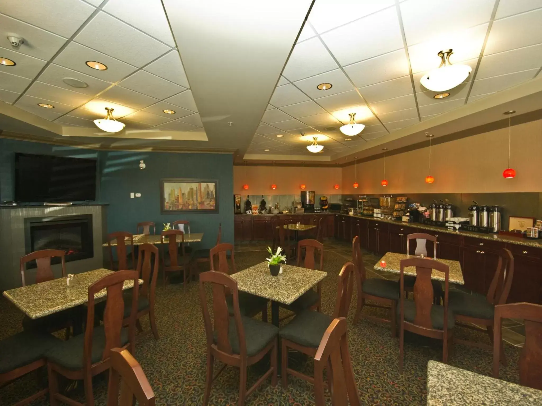 Continental breakfast, Restaurant/Places to Eat in Redwood Inn & Suites