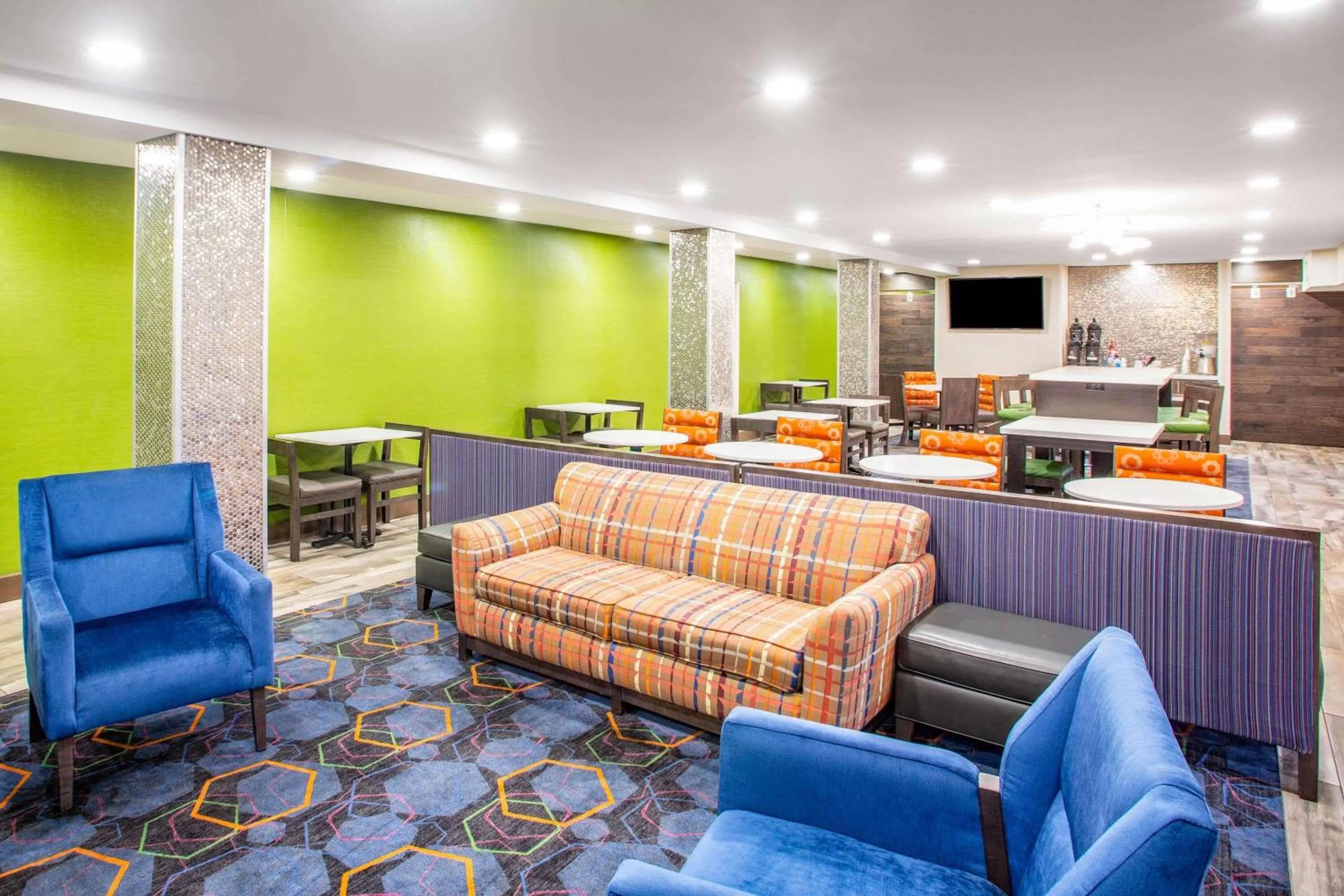 Lobby or reception in La Quinta Inn by Wyndham St. Louis Hazelwood - Airport North