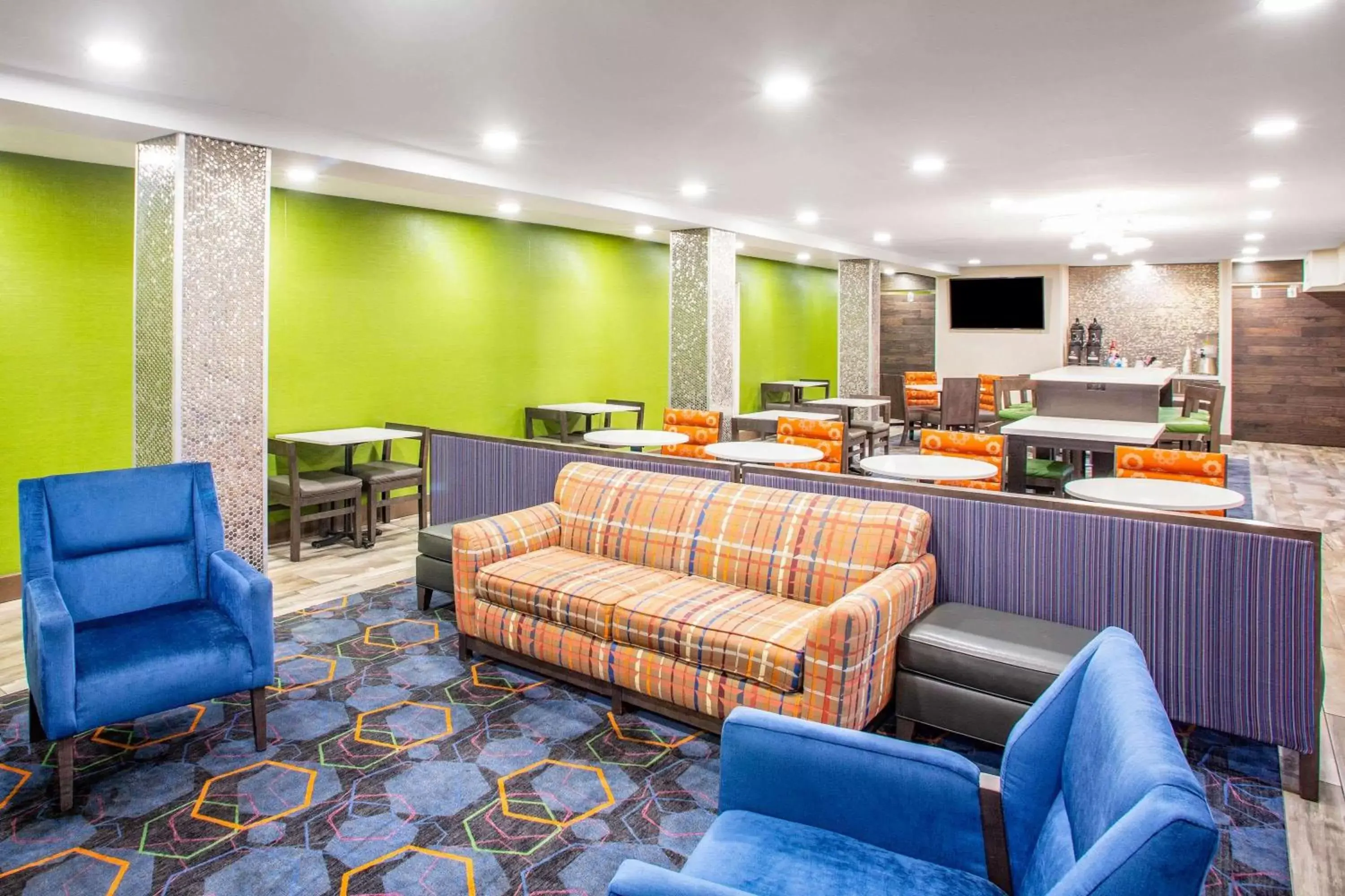 Lobby or reception, Seating Area in La Quinta Inn by Wyndham St. Louis Hazelwood - Airport North