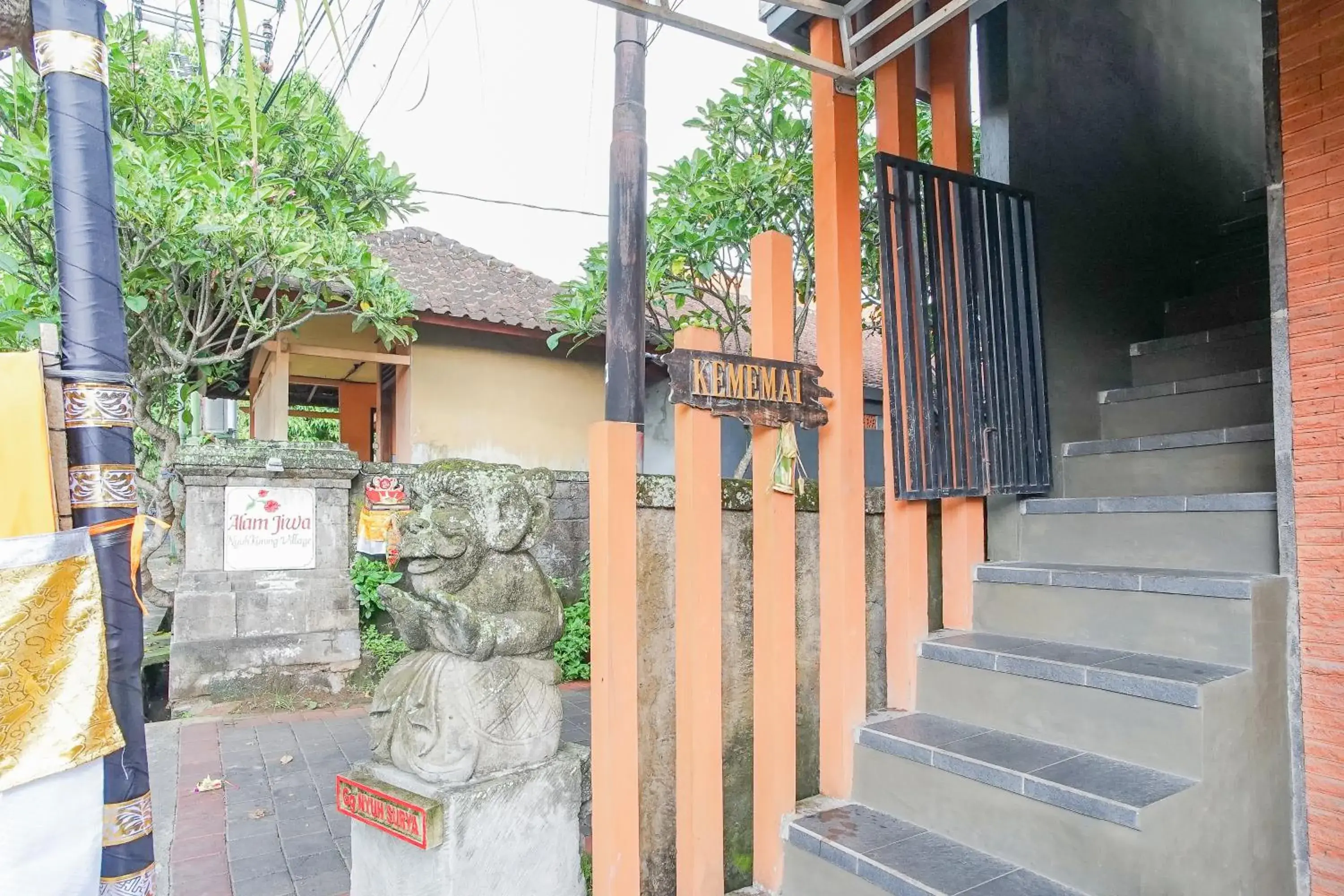 Facade/entrance in Kememai Hostel