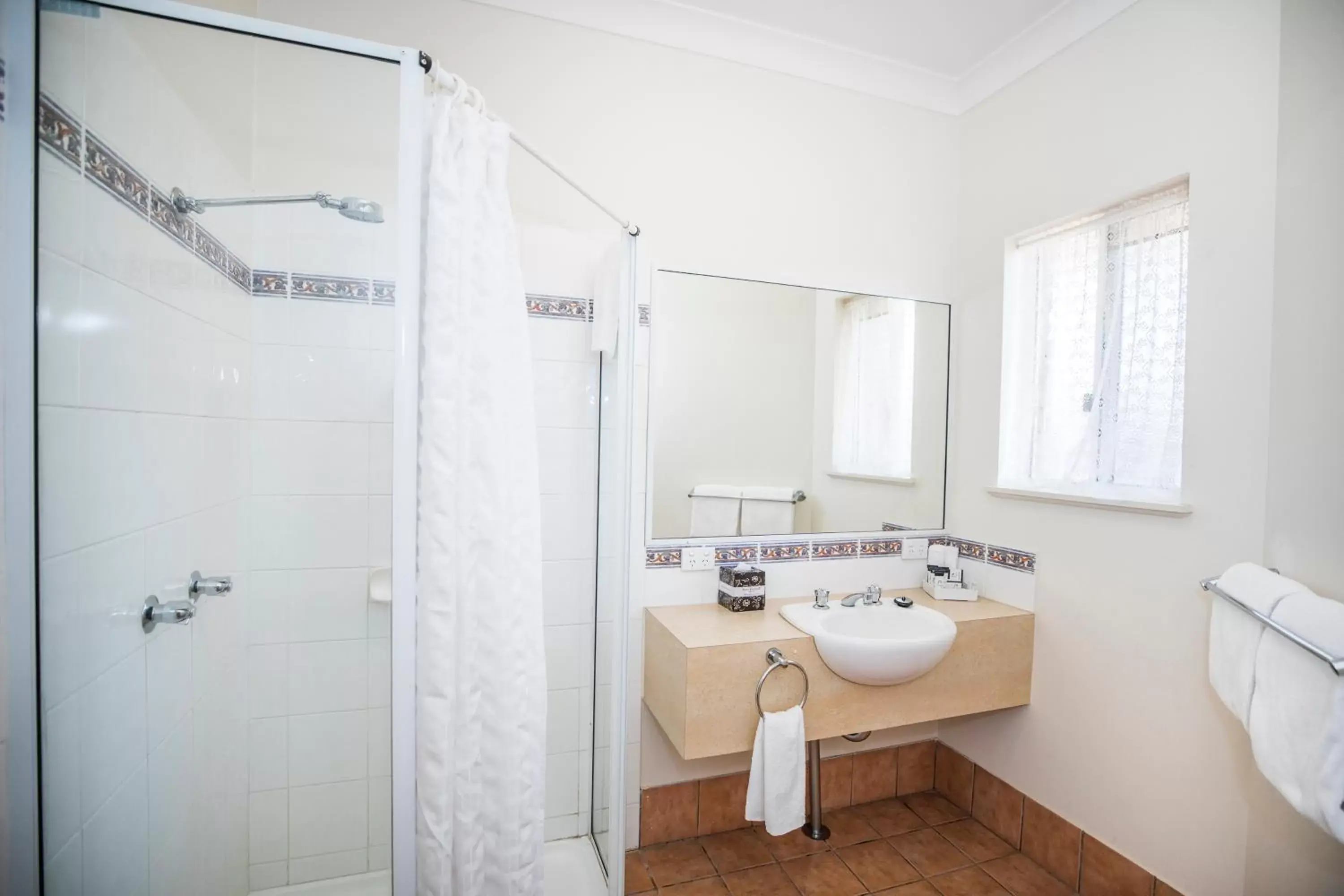 Bathroom in Emerald Maraboon Motor Inn