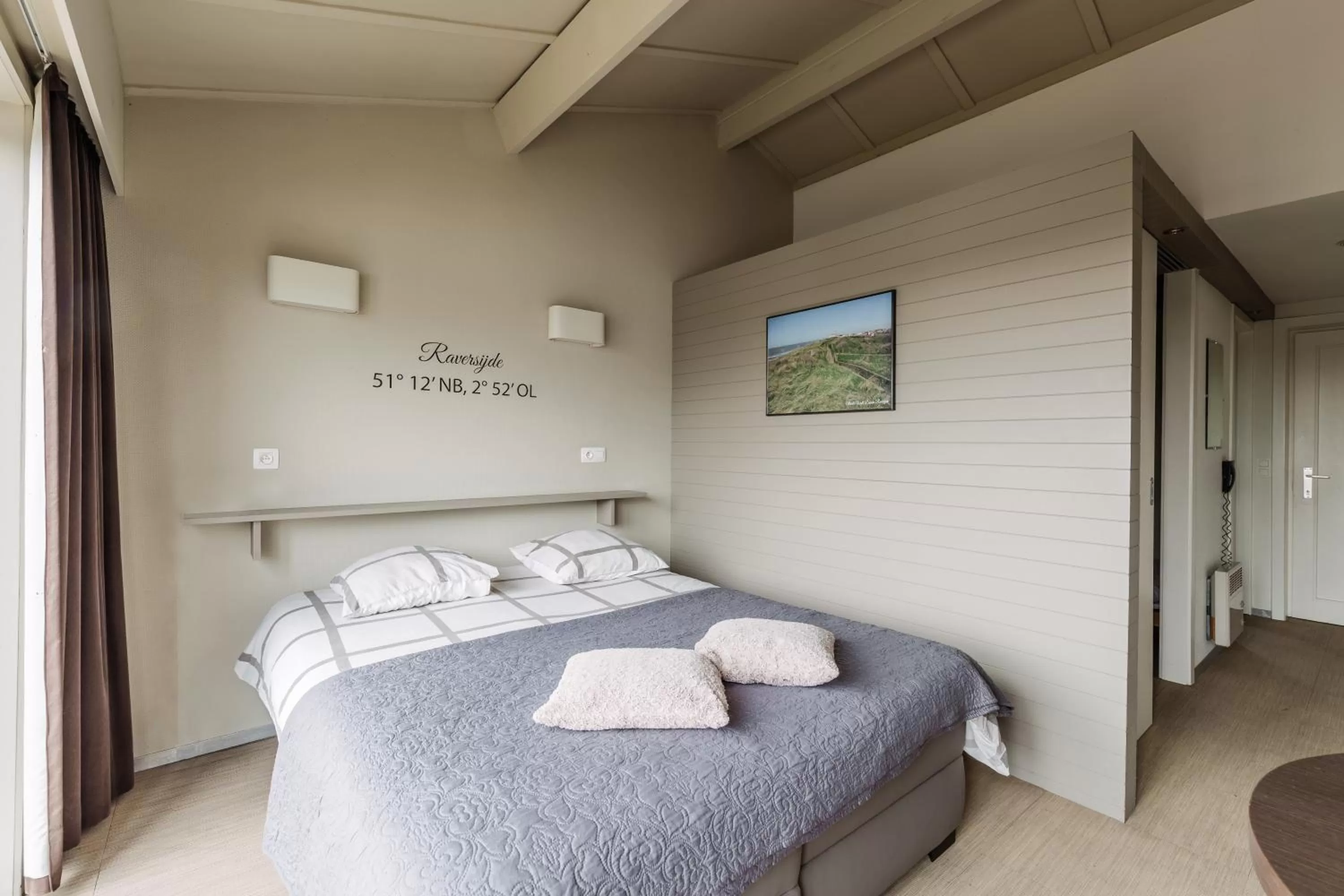 Photo of the whole room, Bed in C-Hotels Zeegalm