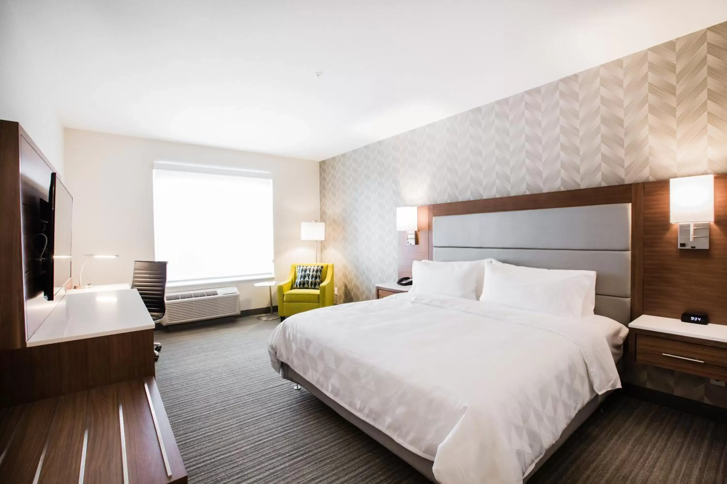 Photo of the whole room, Bed in Holiday Inn Hotel & Suites Calgary South - Conference Ctr, an IHG Hotel