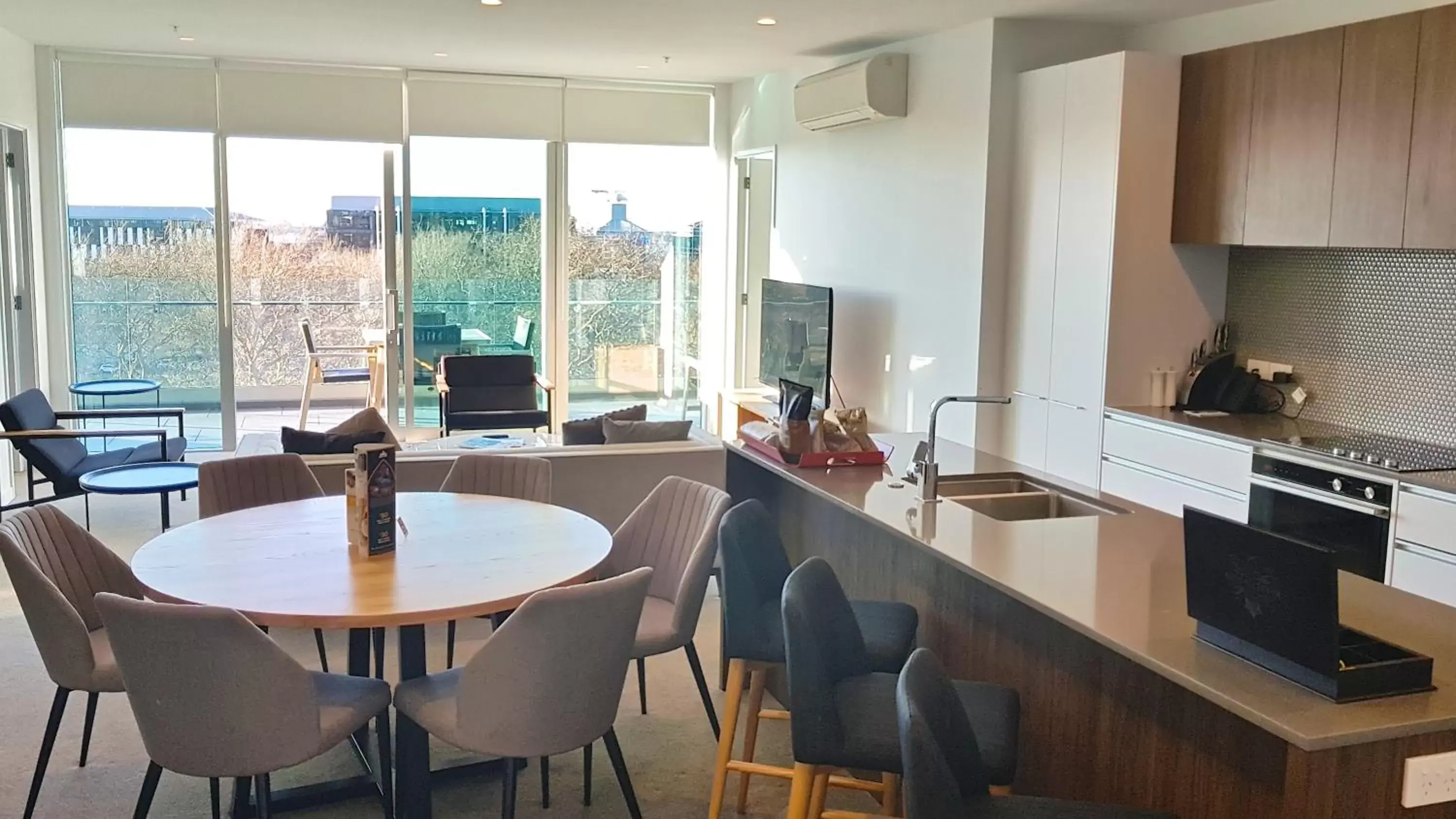 Kitchen or kitchenette, Kitchen/Kitchenette in Swiss-Belsuites Victoria Park Auckland